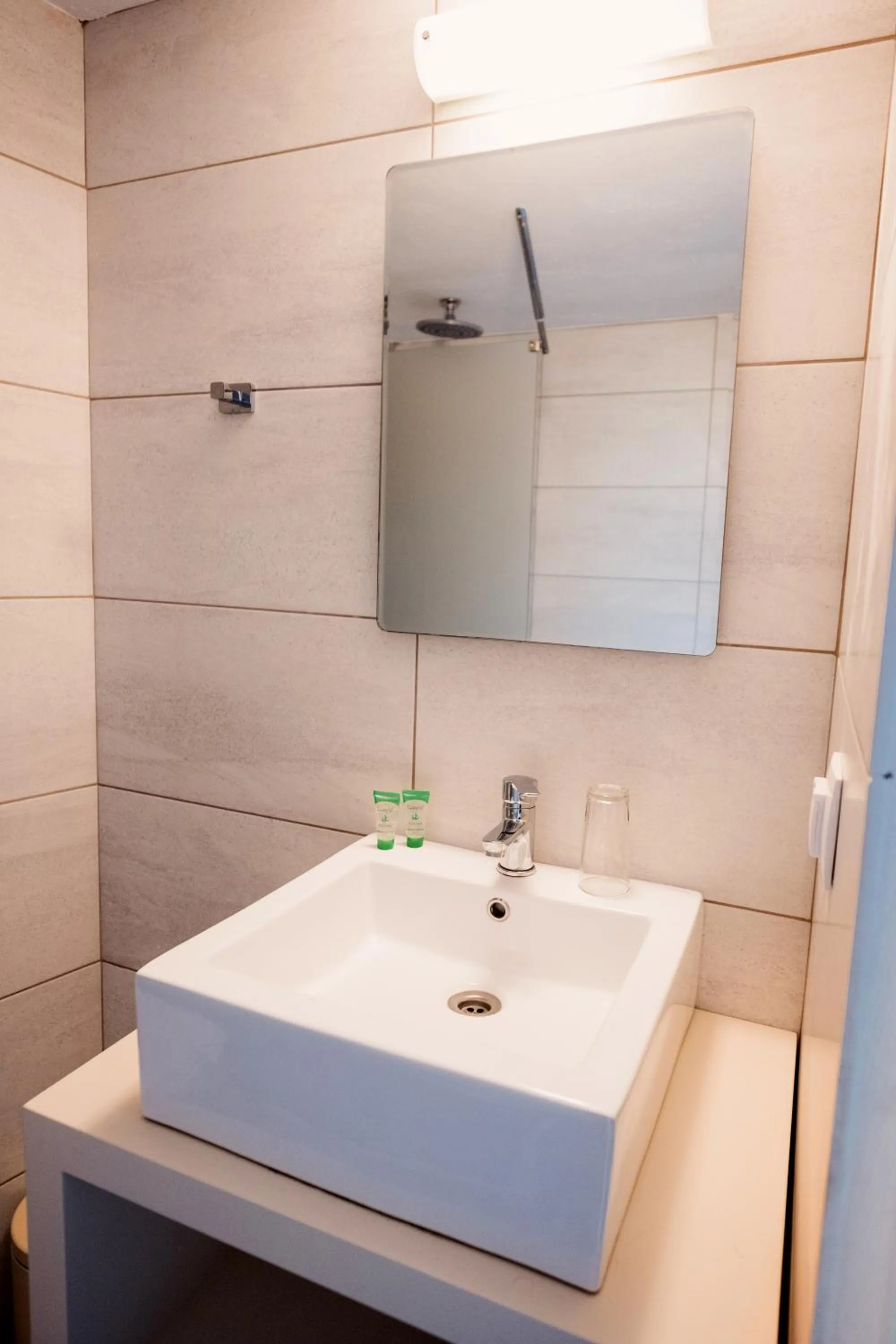 Bathroom in Mastorakis Hotel and Studios