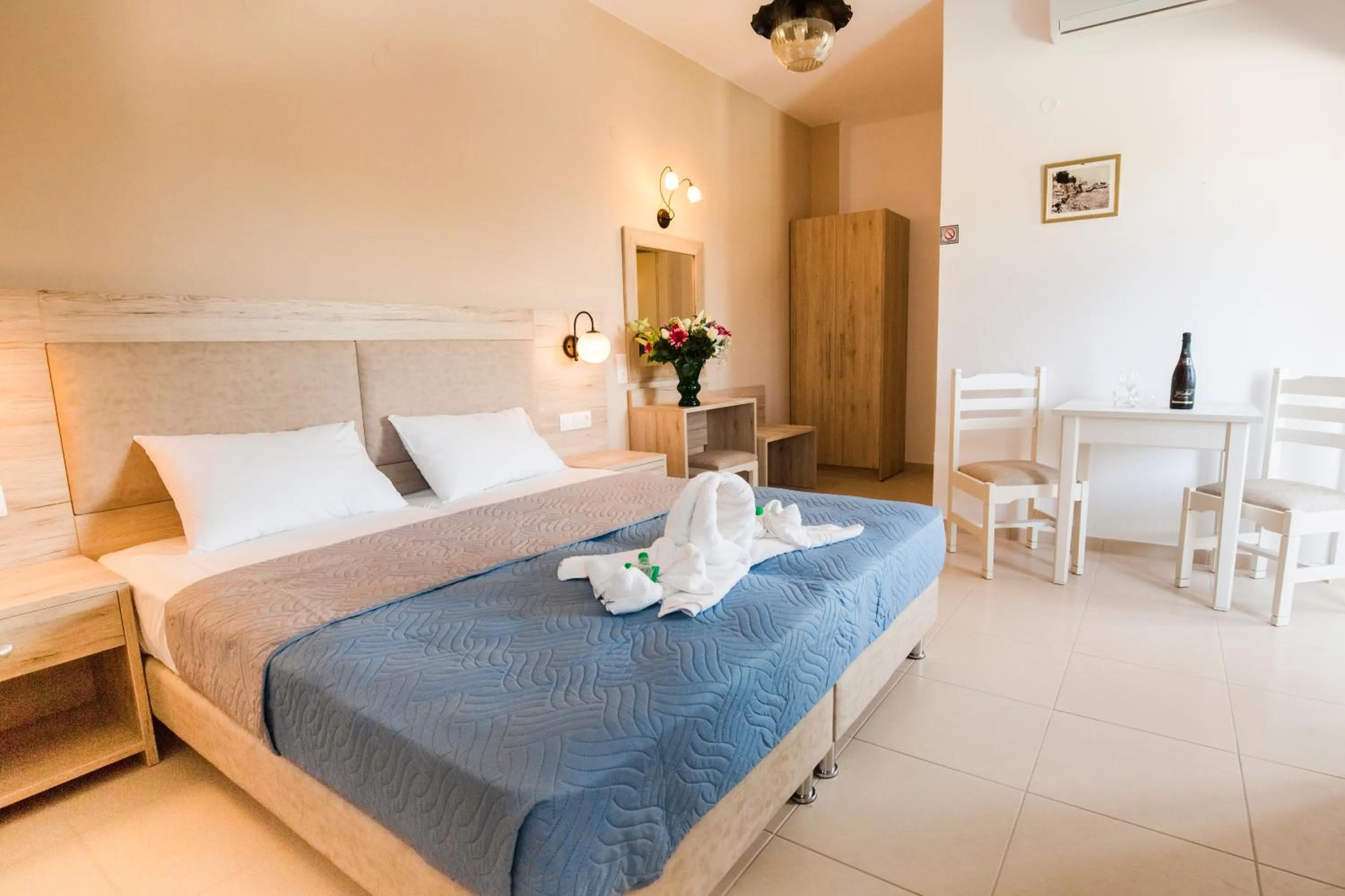 Photo of the whole room, Bed in Mastorakis Hotel and Studios