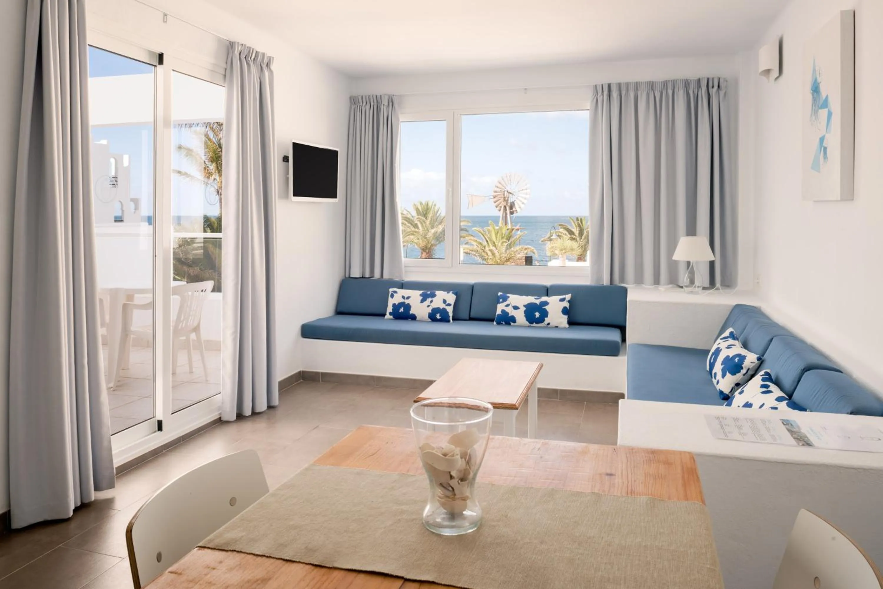 Living room in Neptuno Suites - Adults Only