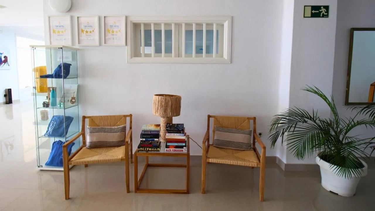 Seating area in Neptuno Suites - Adults Only