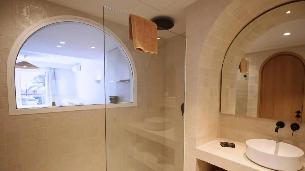 Shower in Neptuno Suites - Adults Only