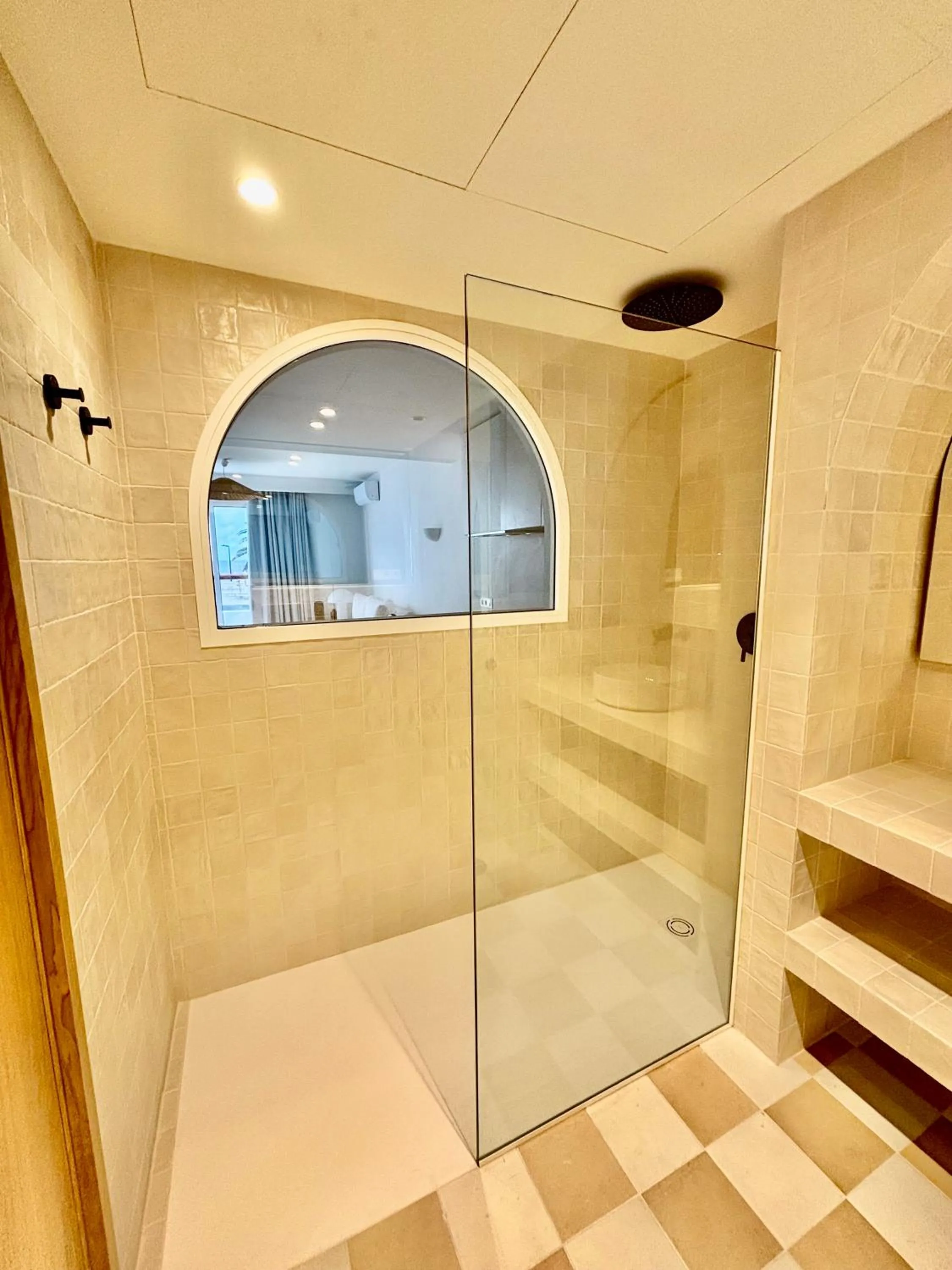 Shower in Neptuno Suites - Adults Only