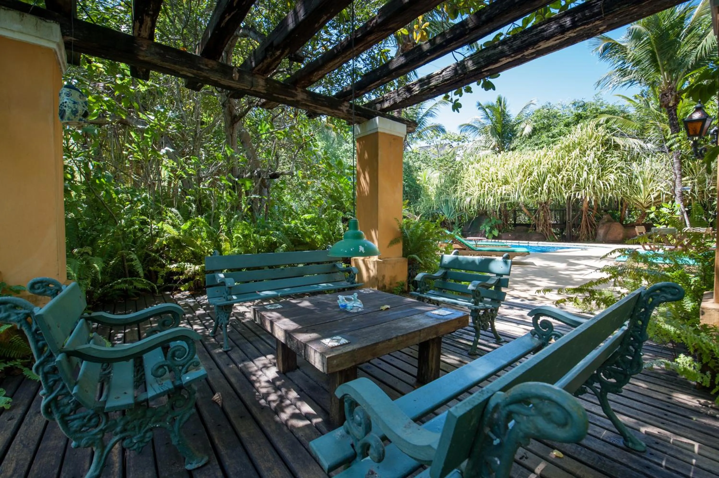 Pool view in Toca da Coruja