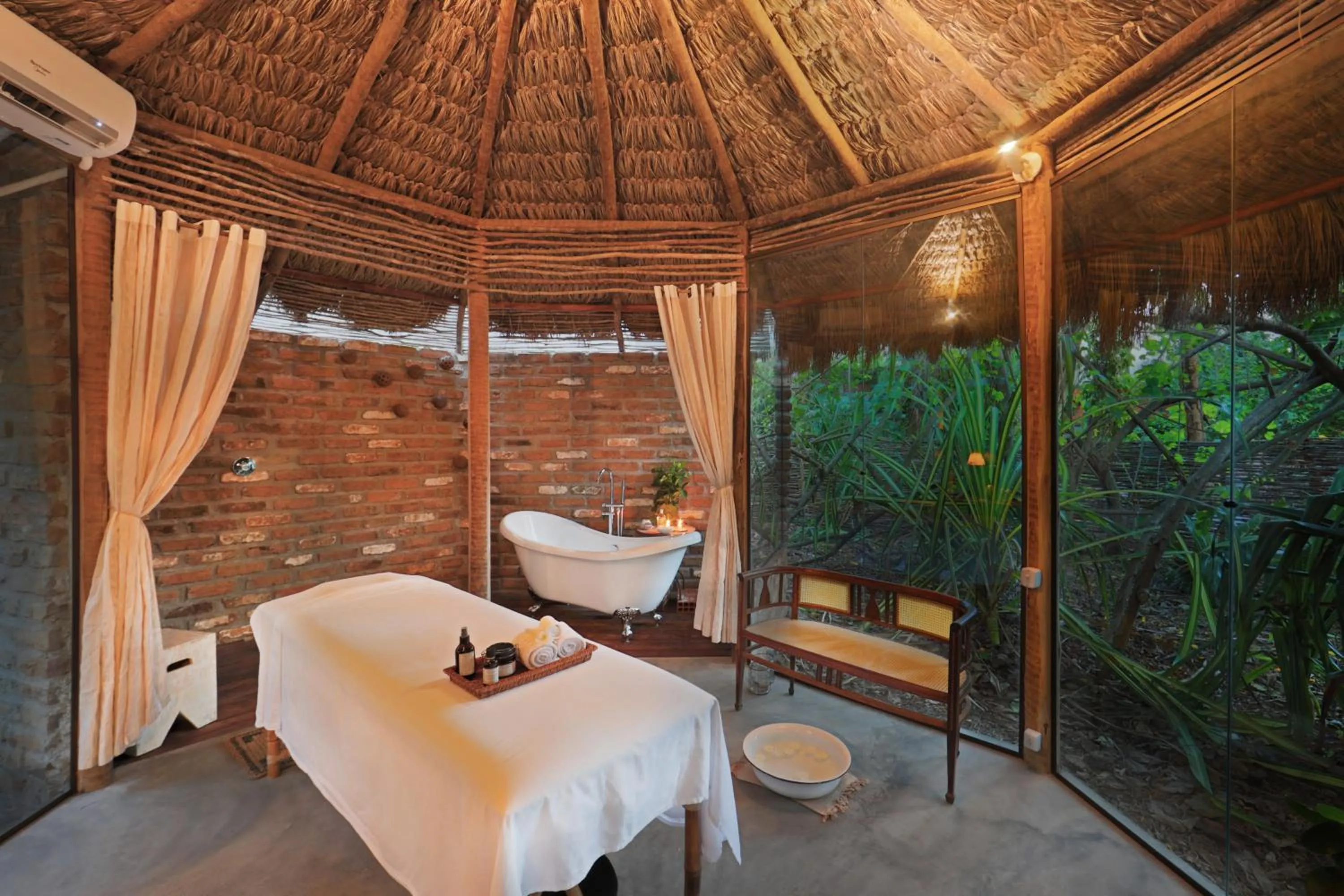 Massage in Toca da Coruja