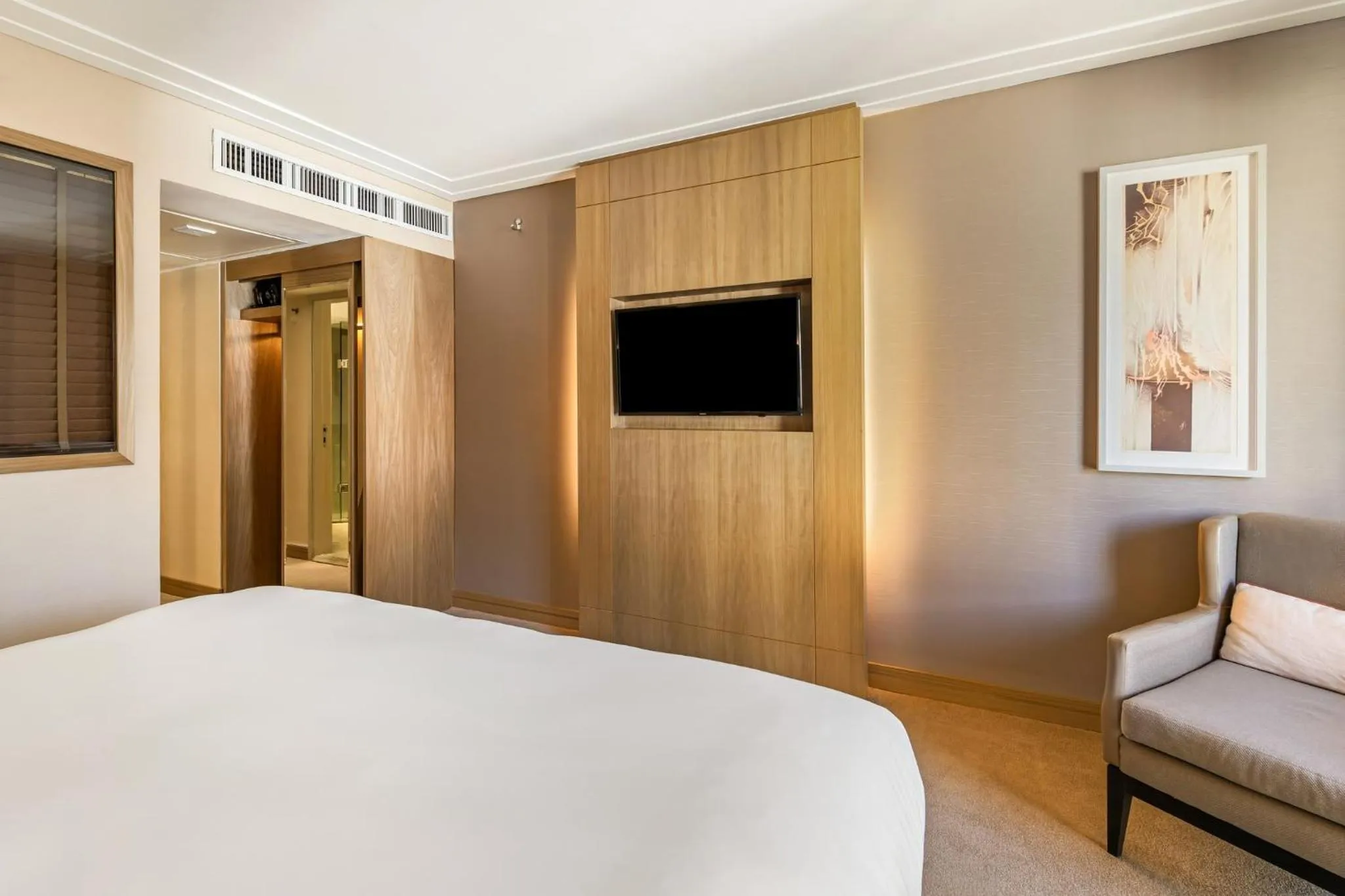 Photo of the whole room, Bed in InterContinental São Paulo by IHG