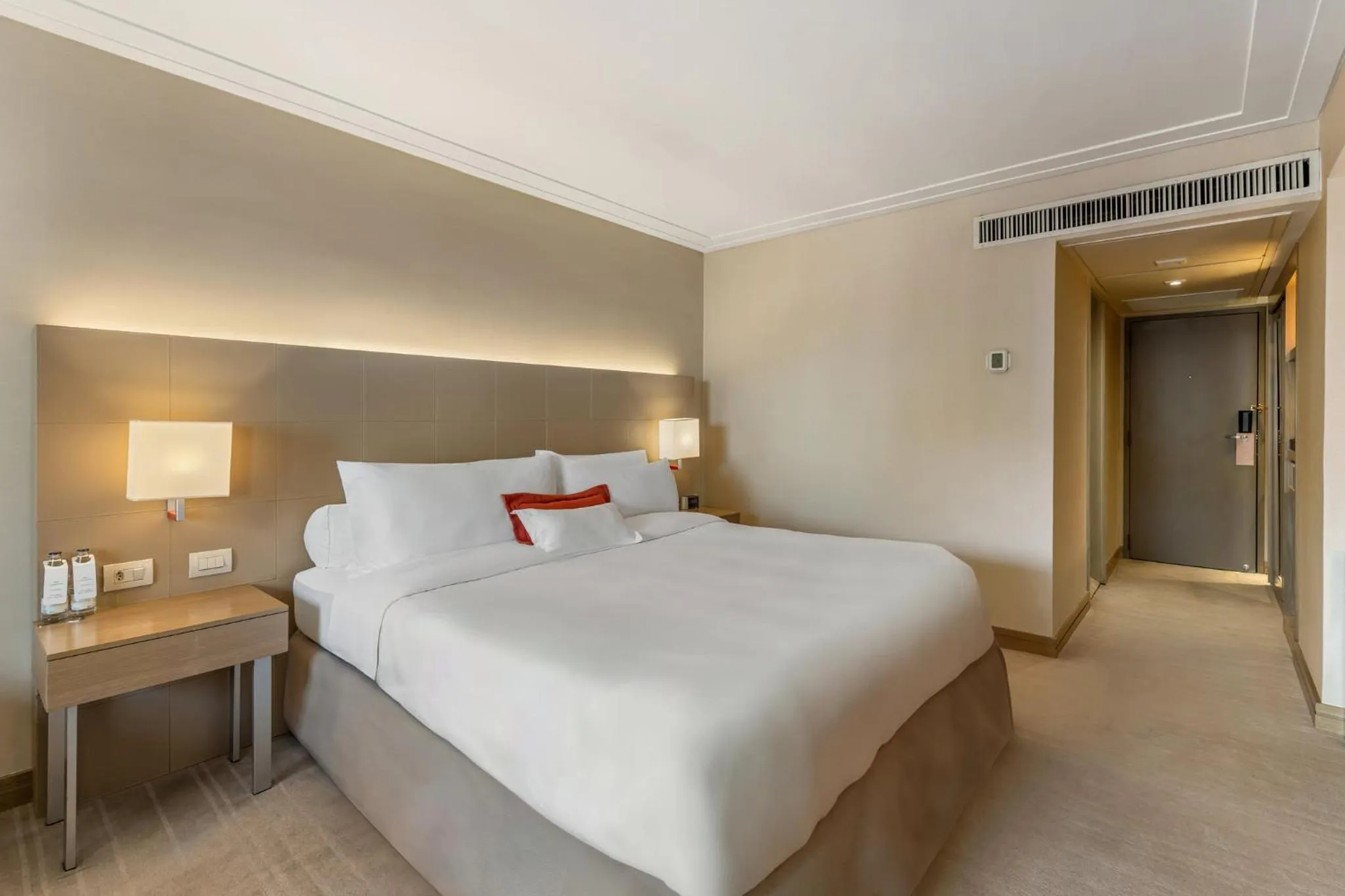 Photo of the whole room, Bed in InterContinental São Paulo by IHG