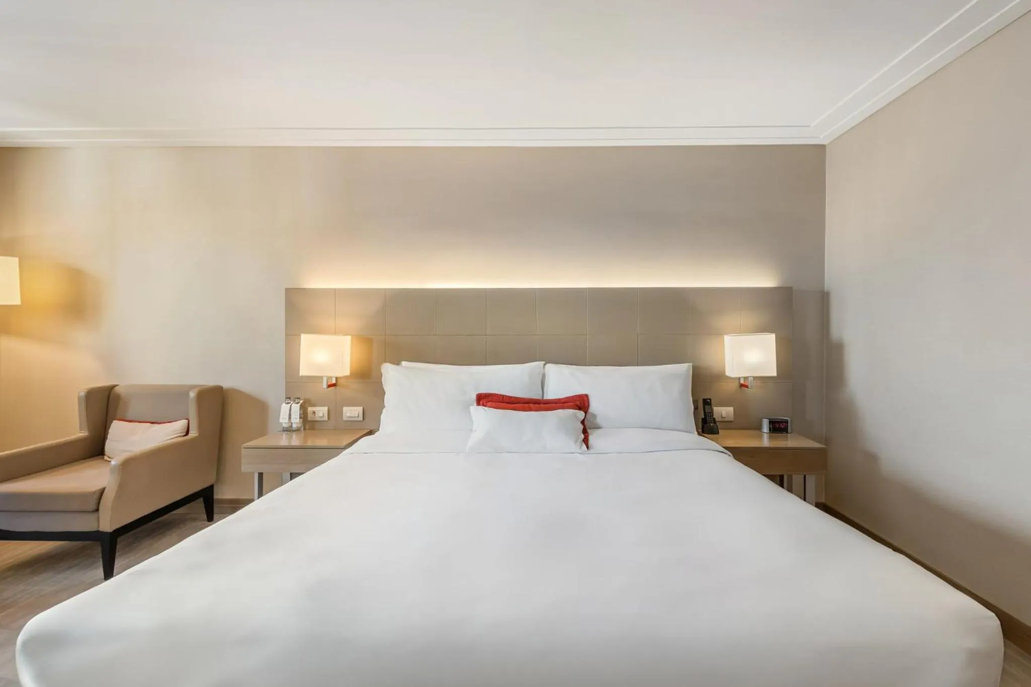 Photo of the whole room, Bed in InterContinental São Paulo by IHG