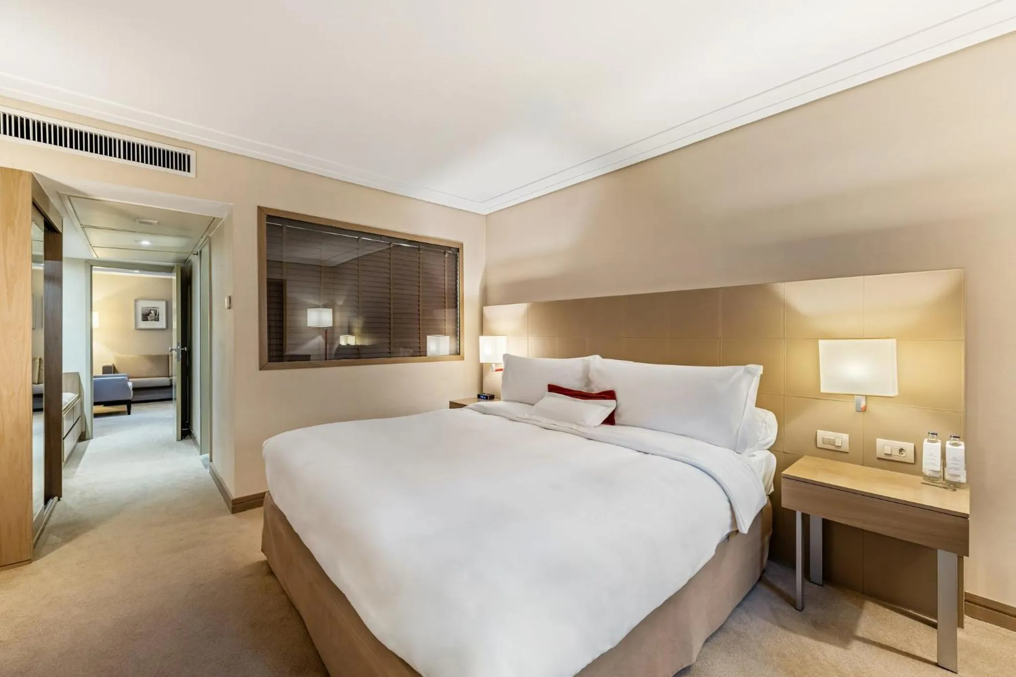 Photo of the whole room, Bed in InterContinental São Paulo by IHG