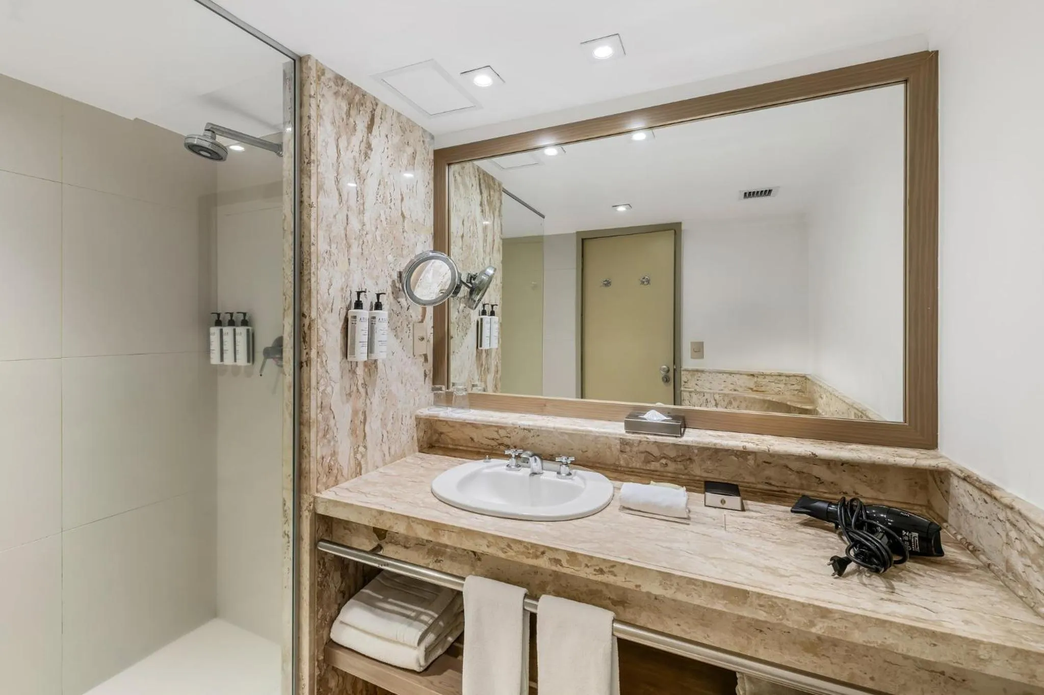 Photo of the whole room in InterContinental São Paulo by IHG