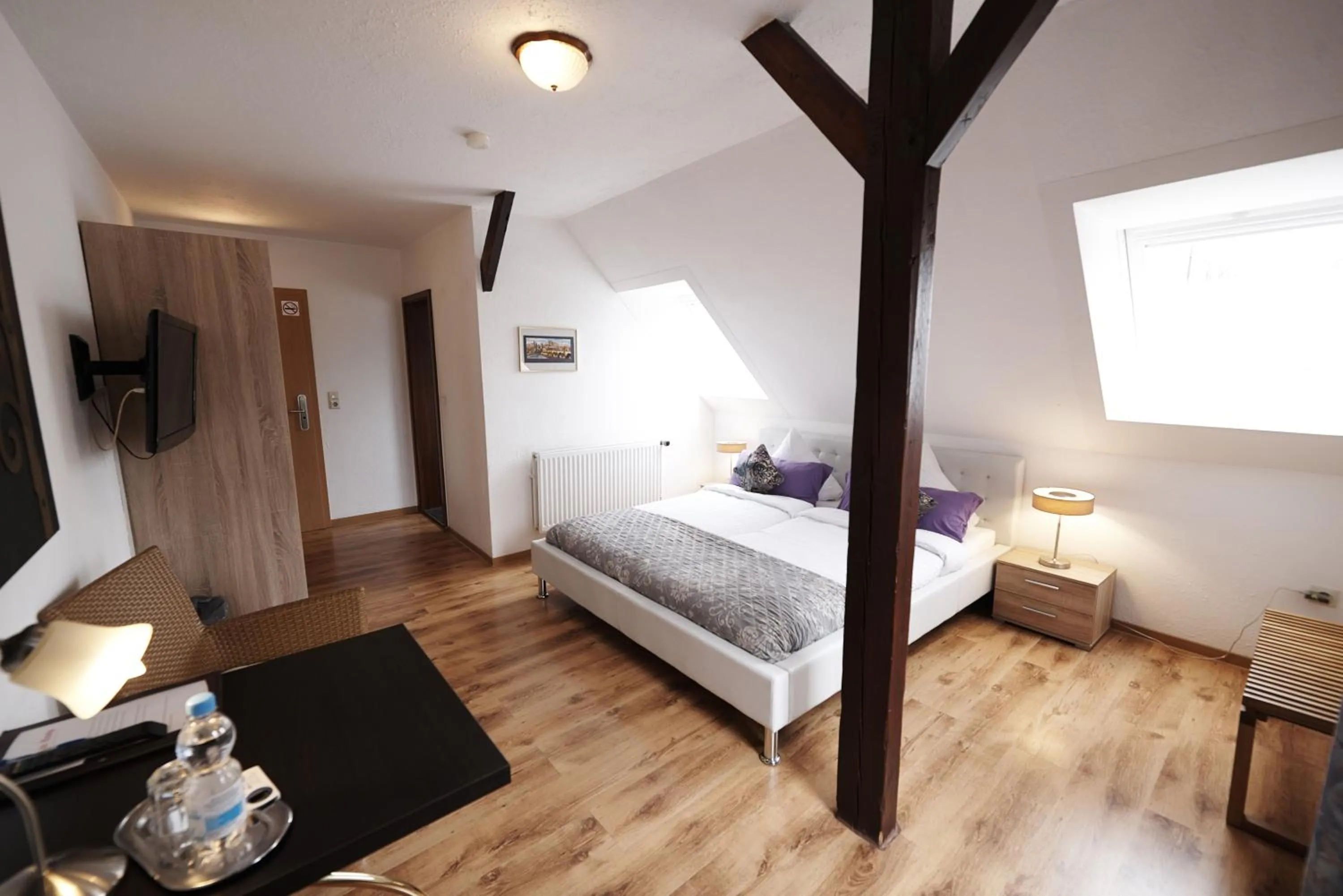 Photo of the whole room, Bed in Hotel Wurster Kroog