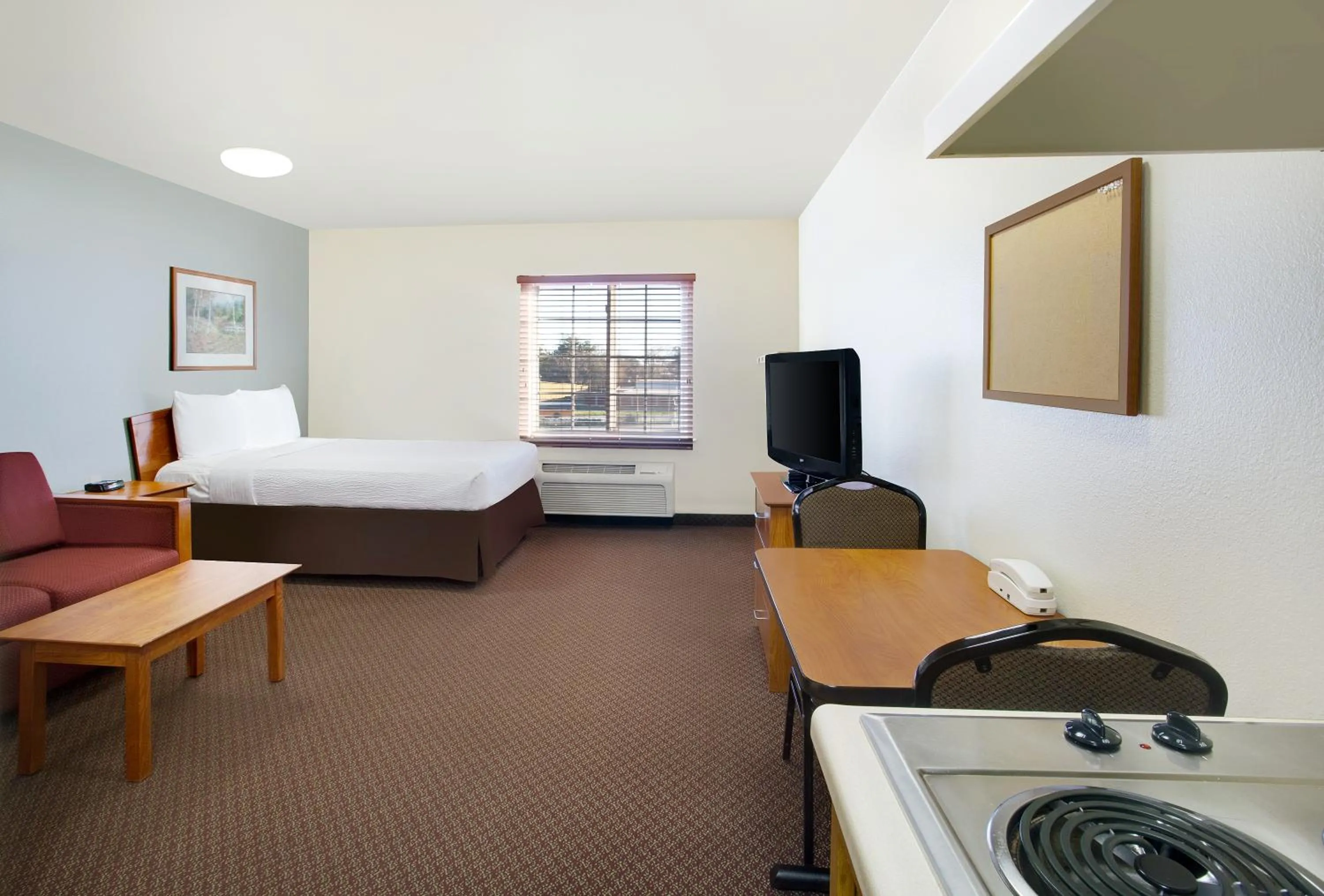 Bed in WoodSpring Suites Virginia Beach