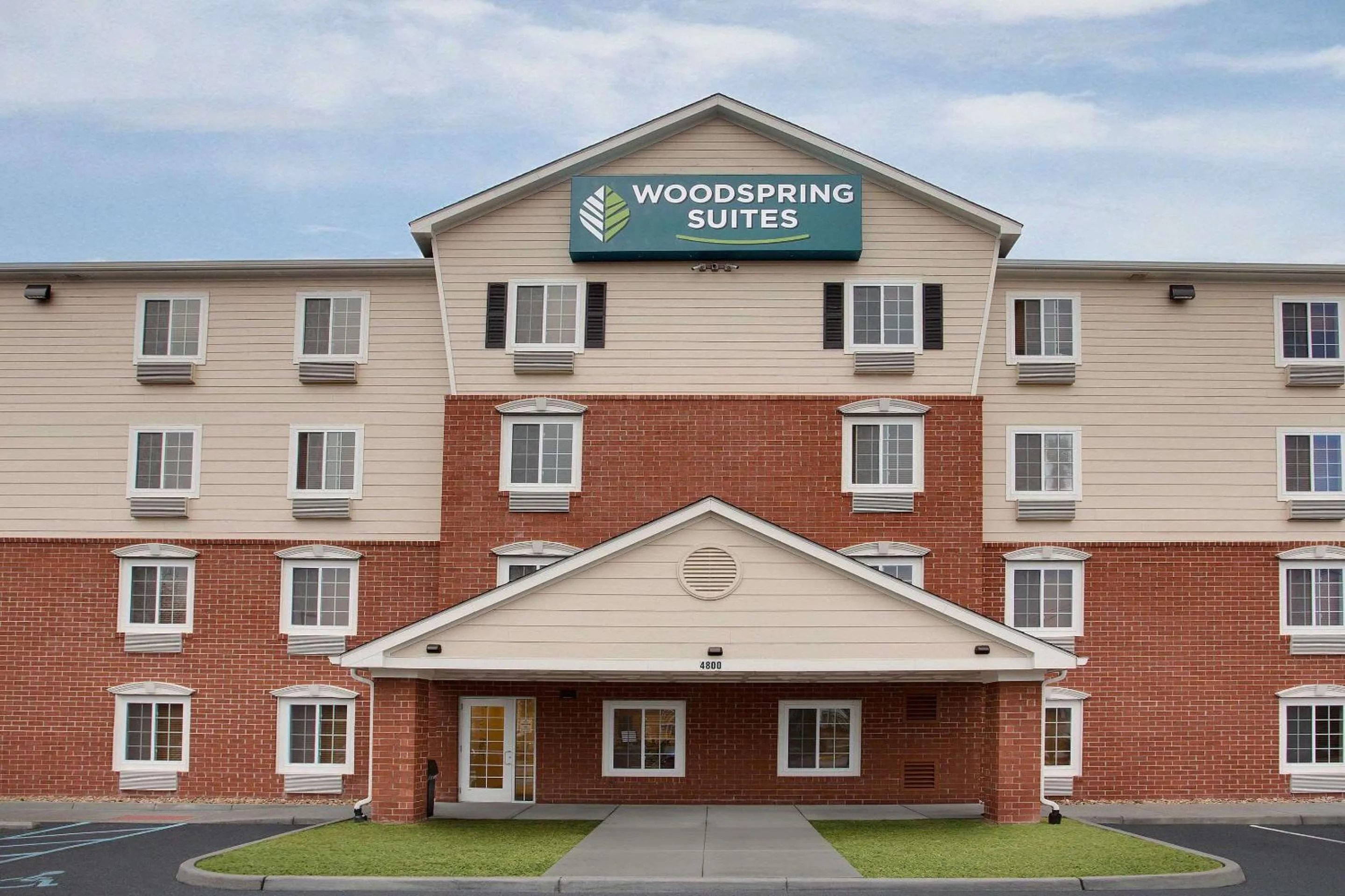 Property building in WoodSpring Suites Virginia Beach