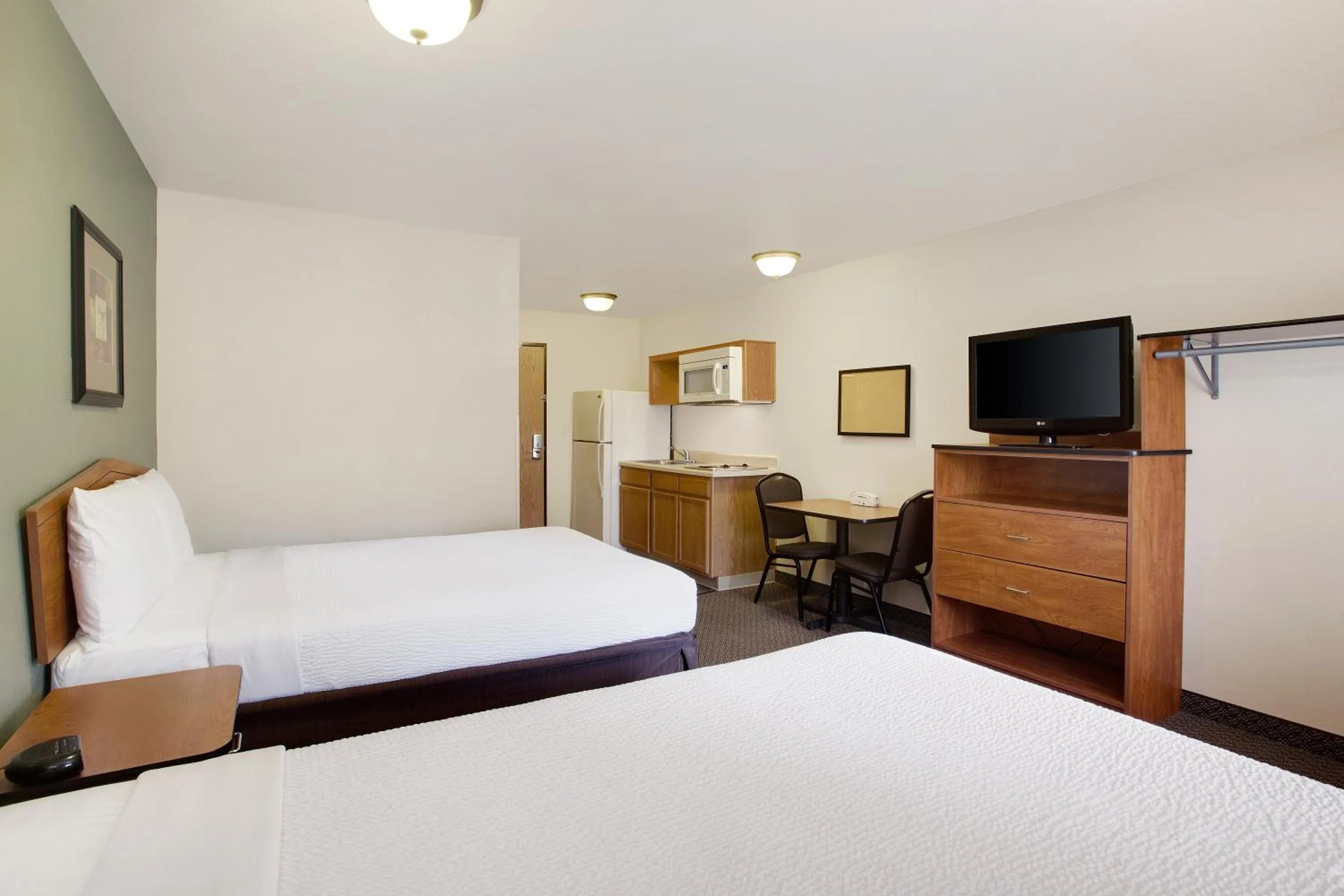 Bedroom, Bed in WoodSpring Suites Virginia Beach