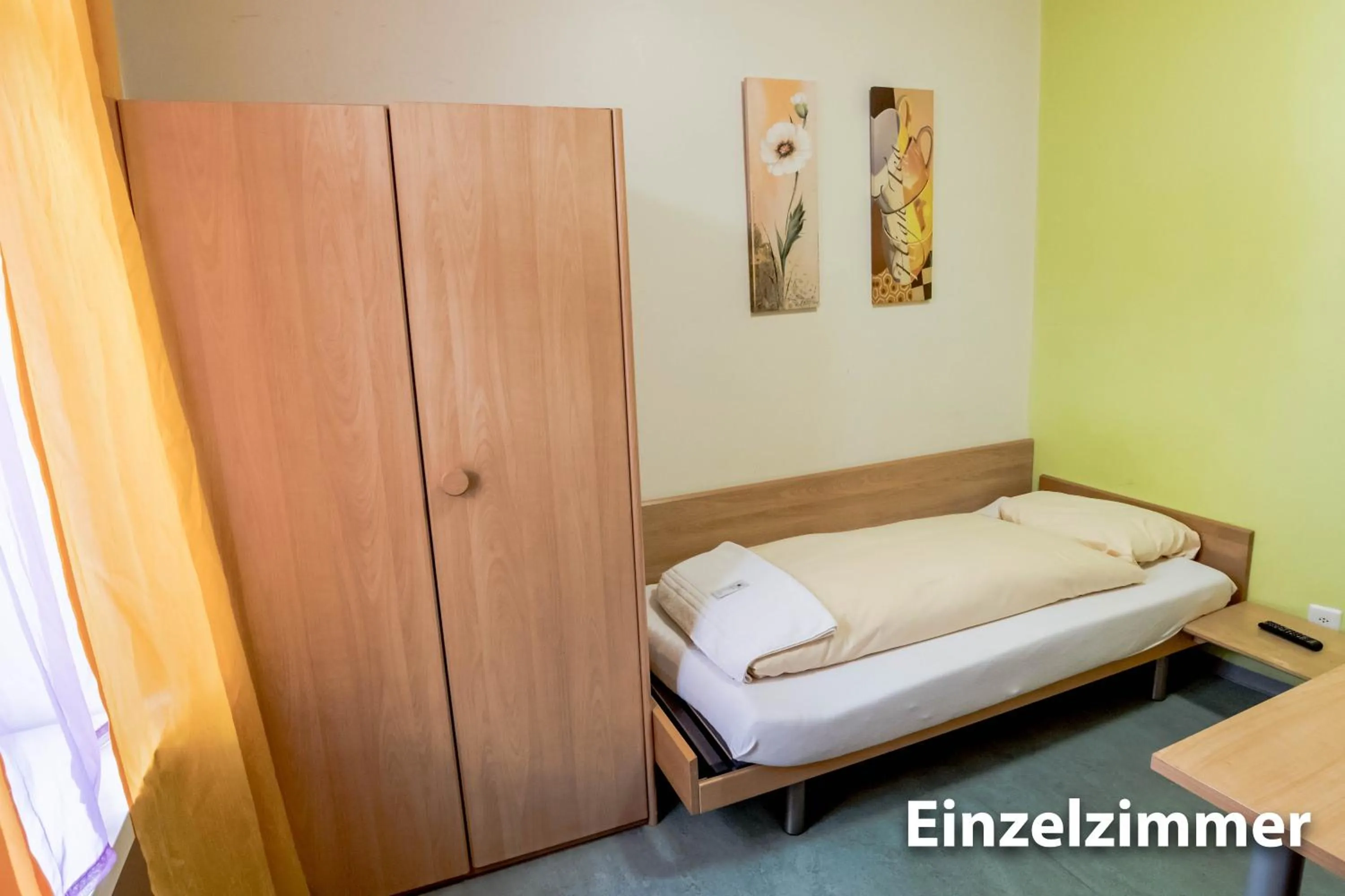 Bed in Hotel & Backpackers Zak Schaffhausen