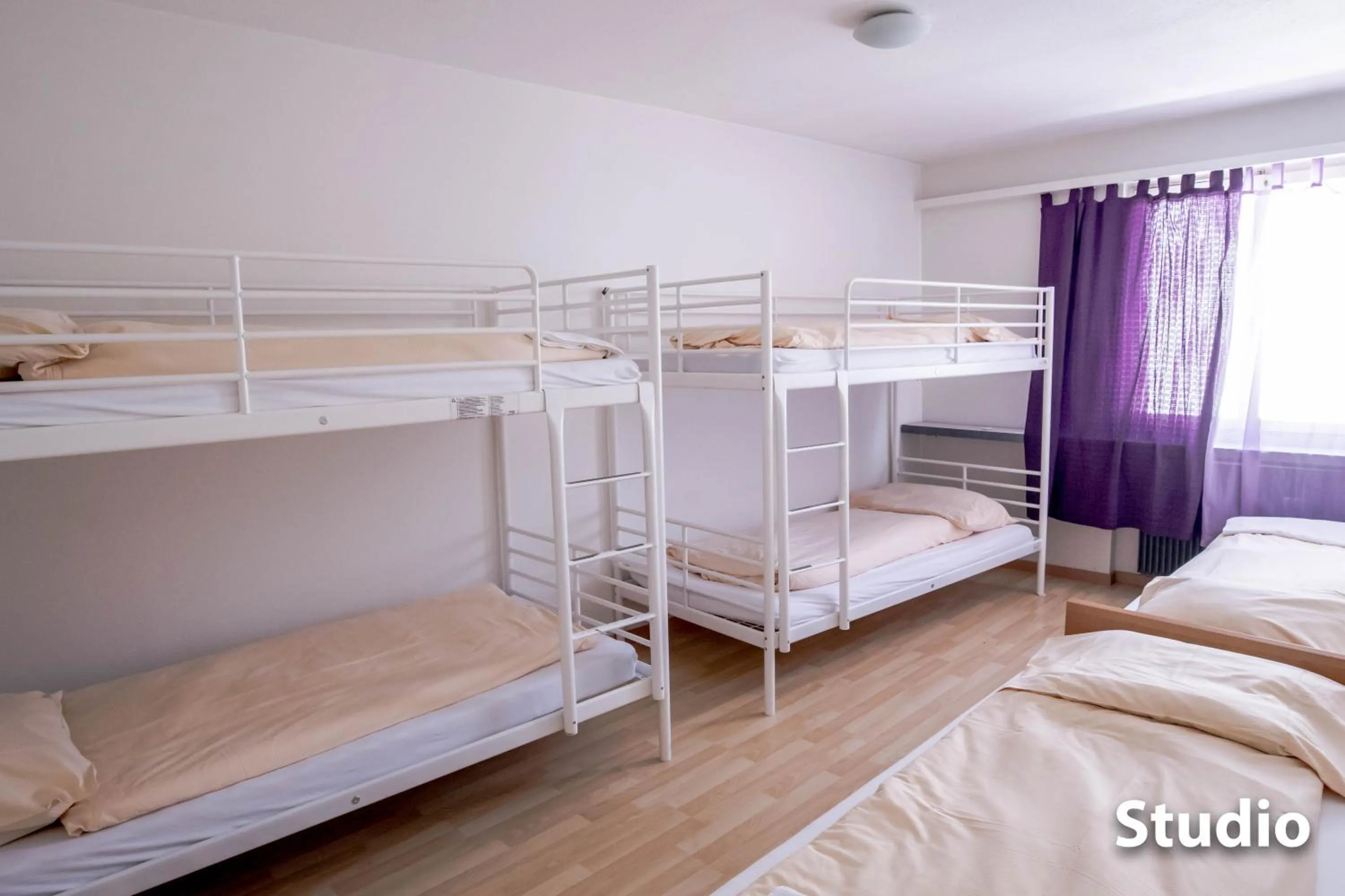 Bed in Hotel & Backpackers Zak Schaffhausen