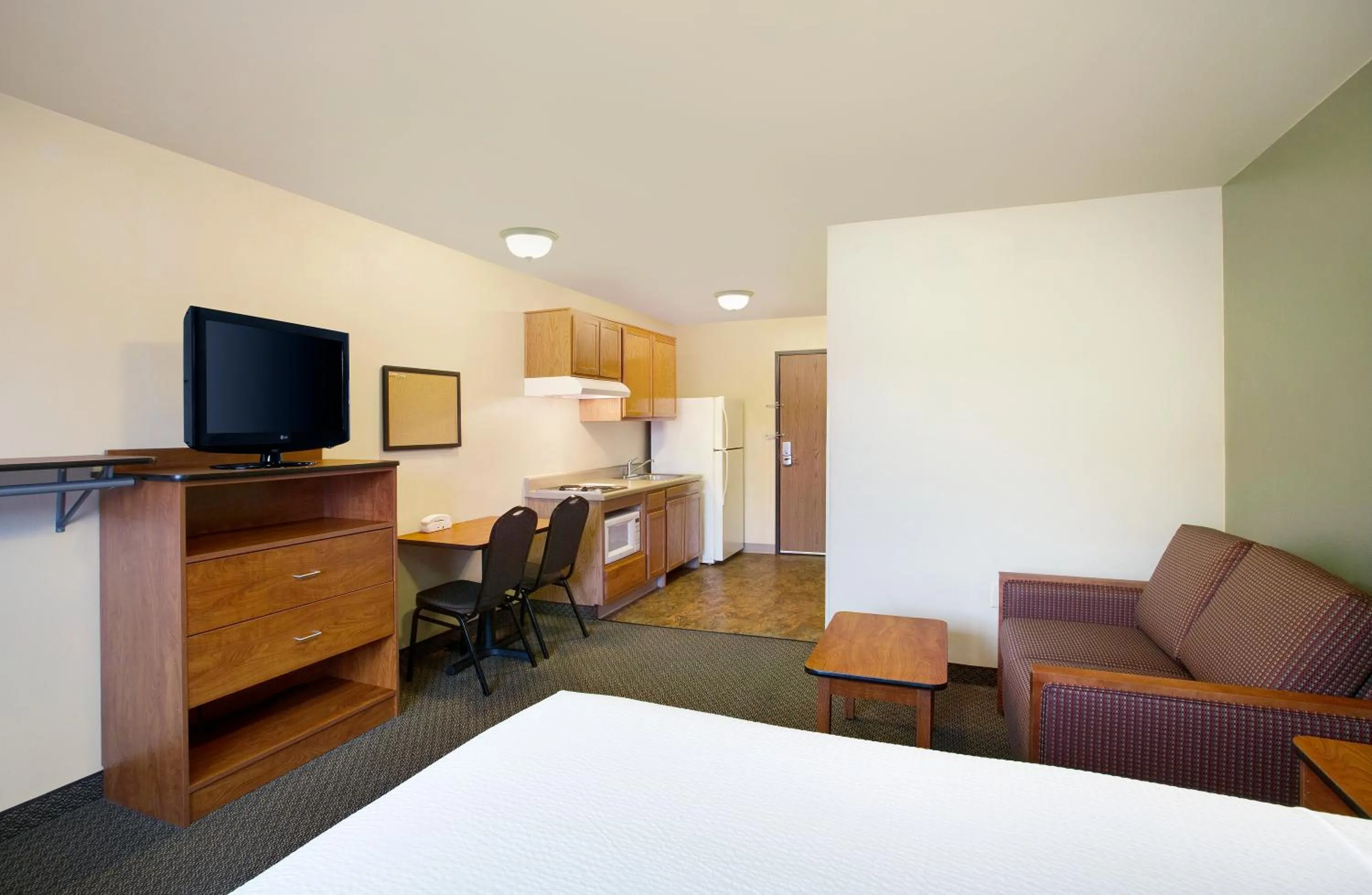 TV and multimedia, Bed in WoodSpring Suites Richmond West I-64