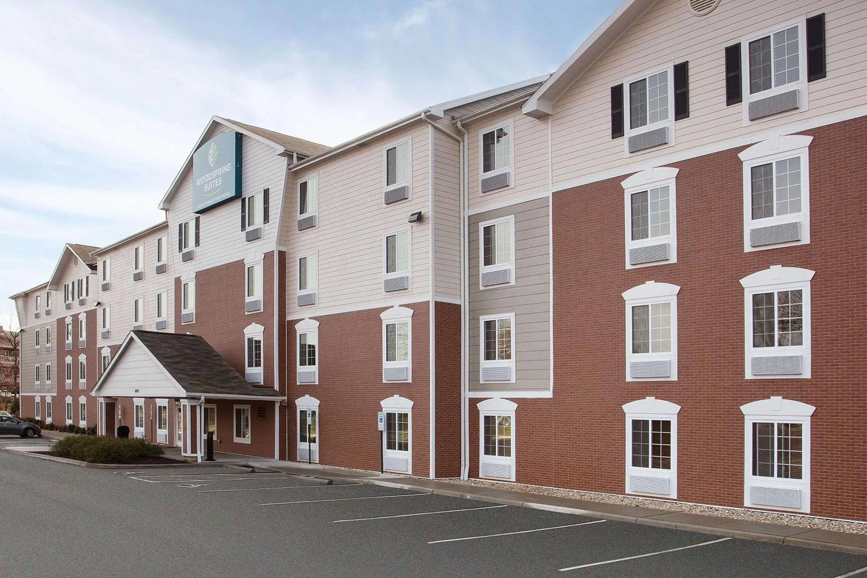 Property building in WoodSpring Suites Richmond West I-64
