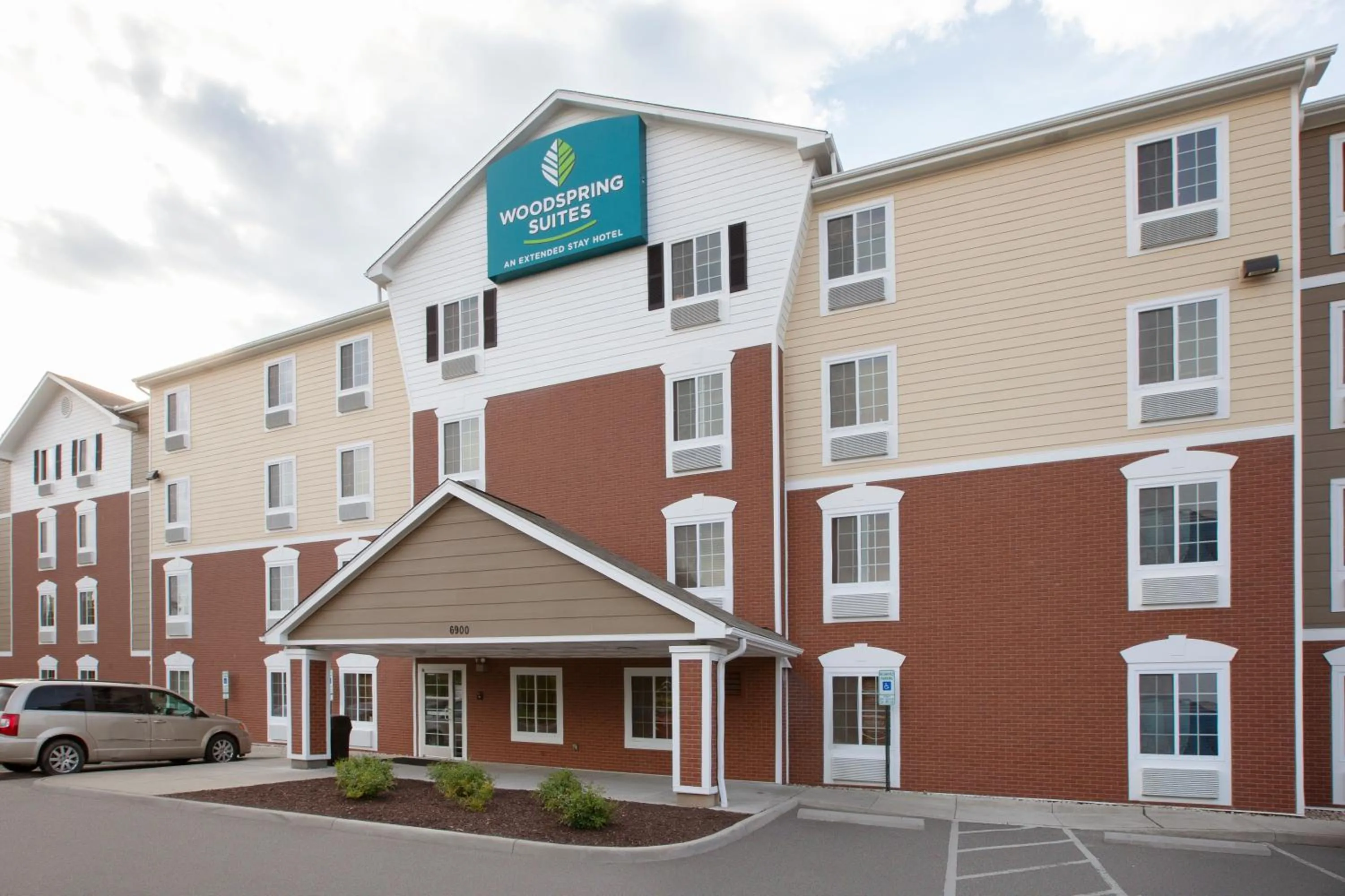 Property building in WoodSpring Suites Richmond West I-64