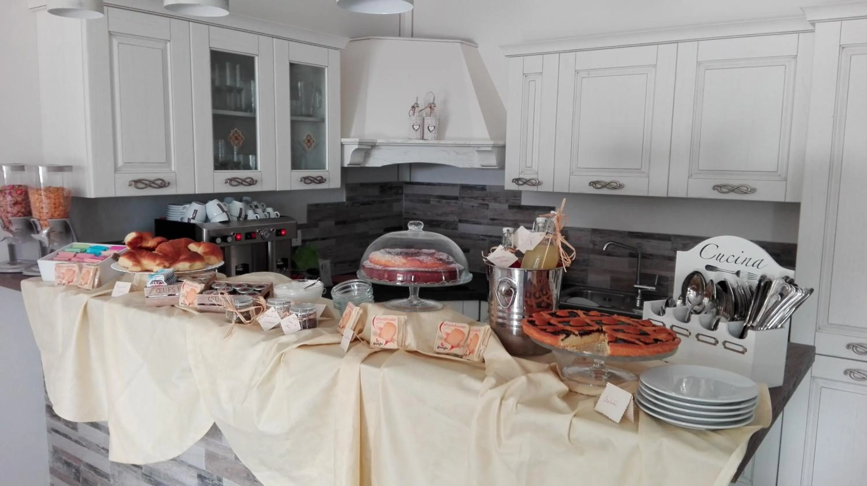 Buffet breakfast in B&B CasalFarano