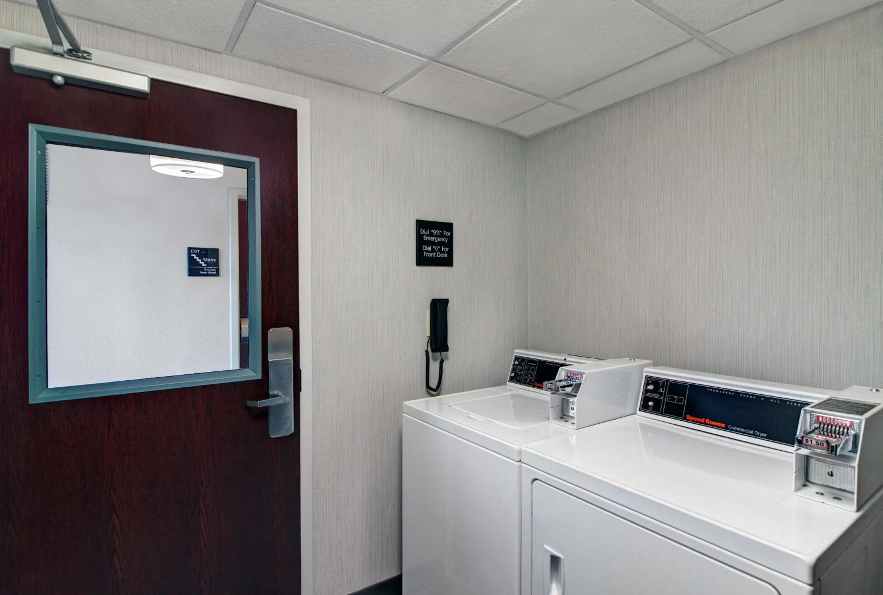 Property building in Hampton Inn & Suites by Hilton Syracuse Dewitt