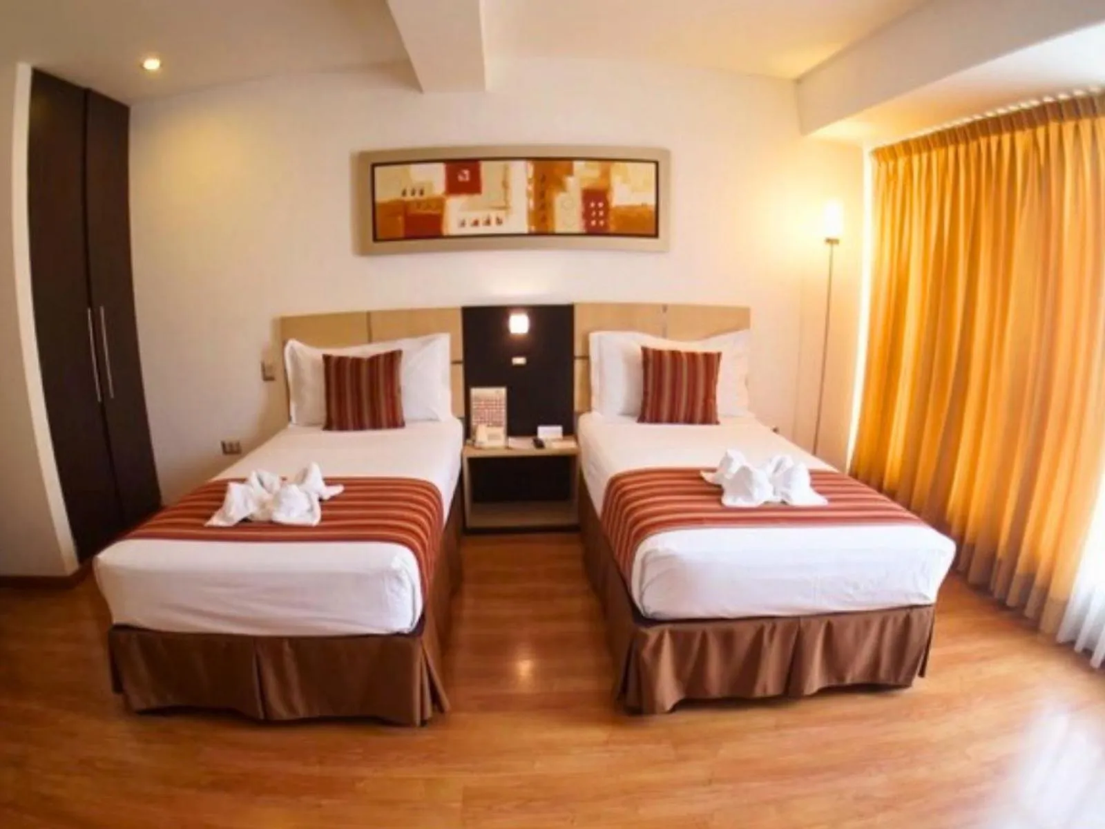 Bed in Allpa Hotel & Suites