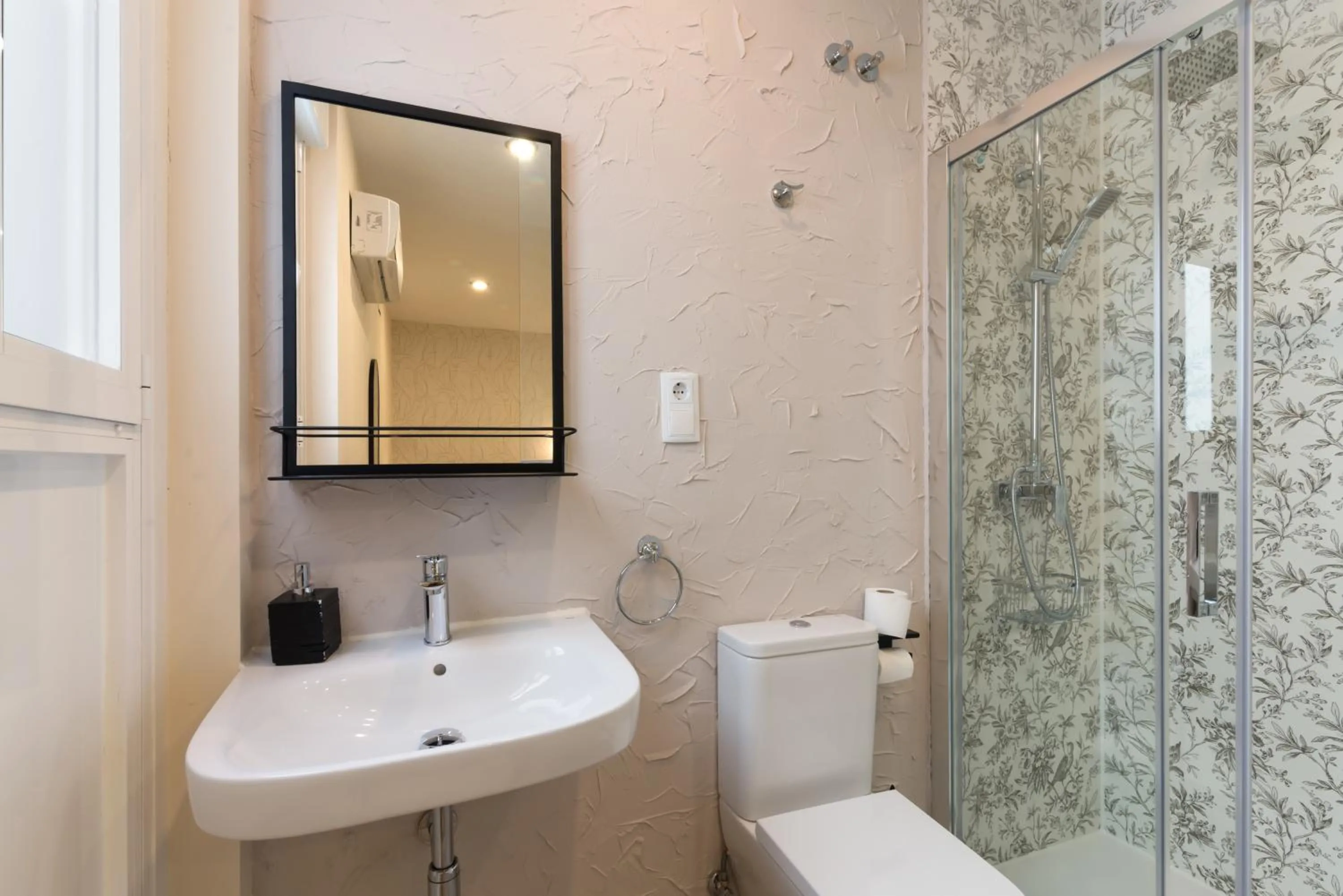 Bathroom in Hostal Art Madrid