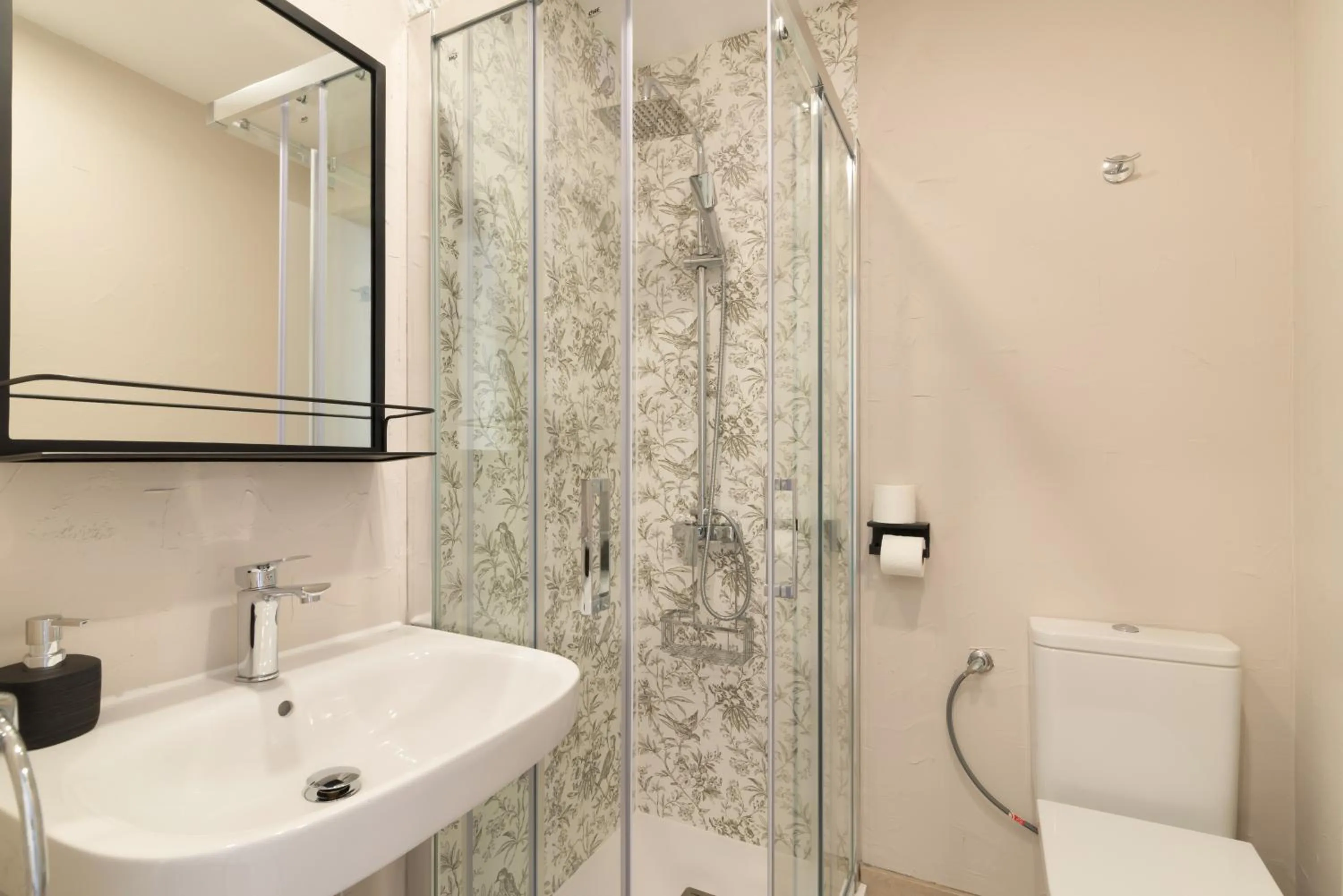 Bathroom in Hostal Art Madrid