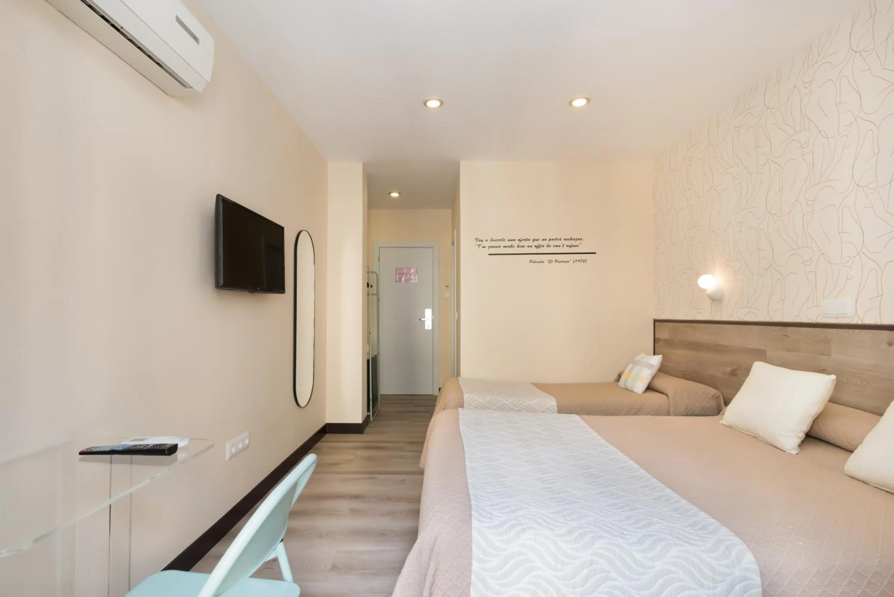 TV and multimedia, Bed in Hostal Art Madrid