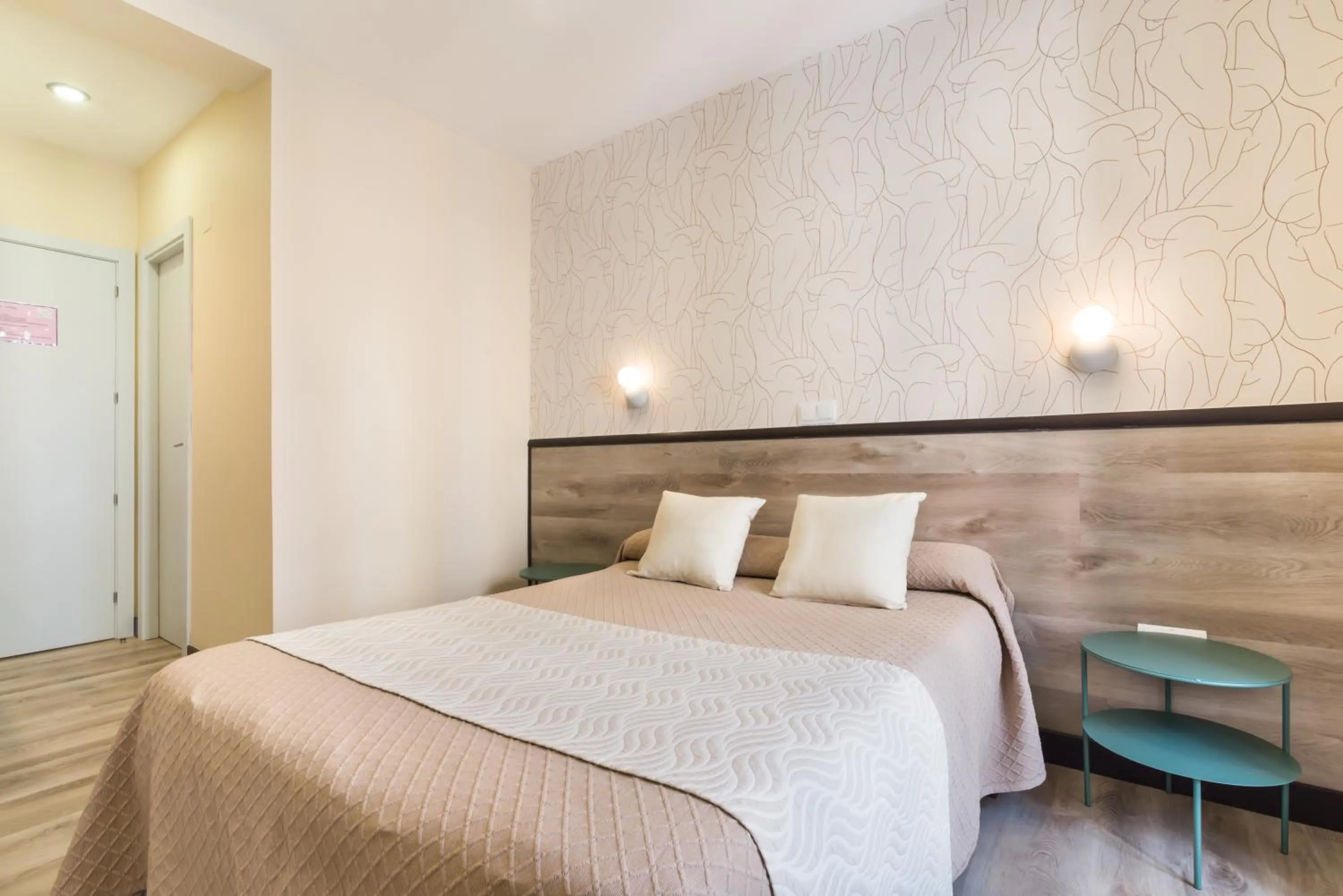 Photo of the whole room, Bed in Hostal Art Madrid