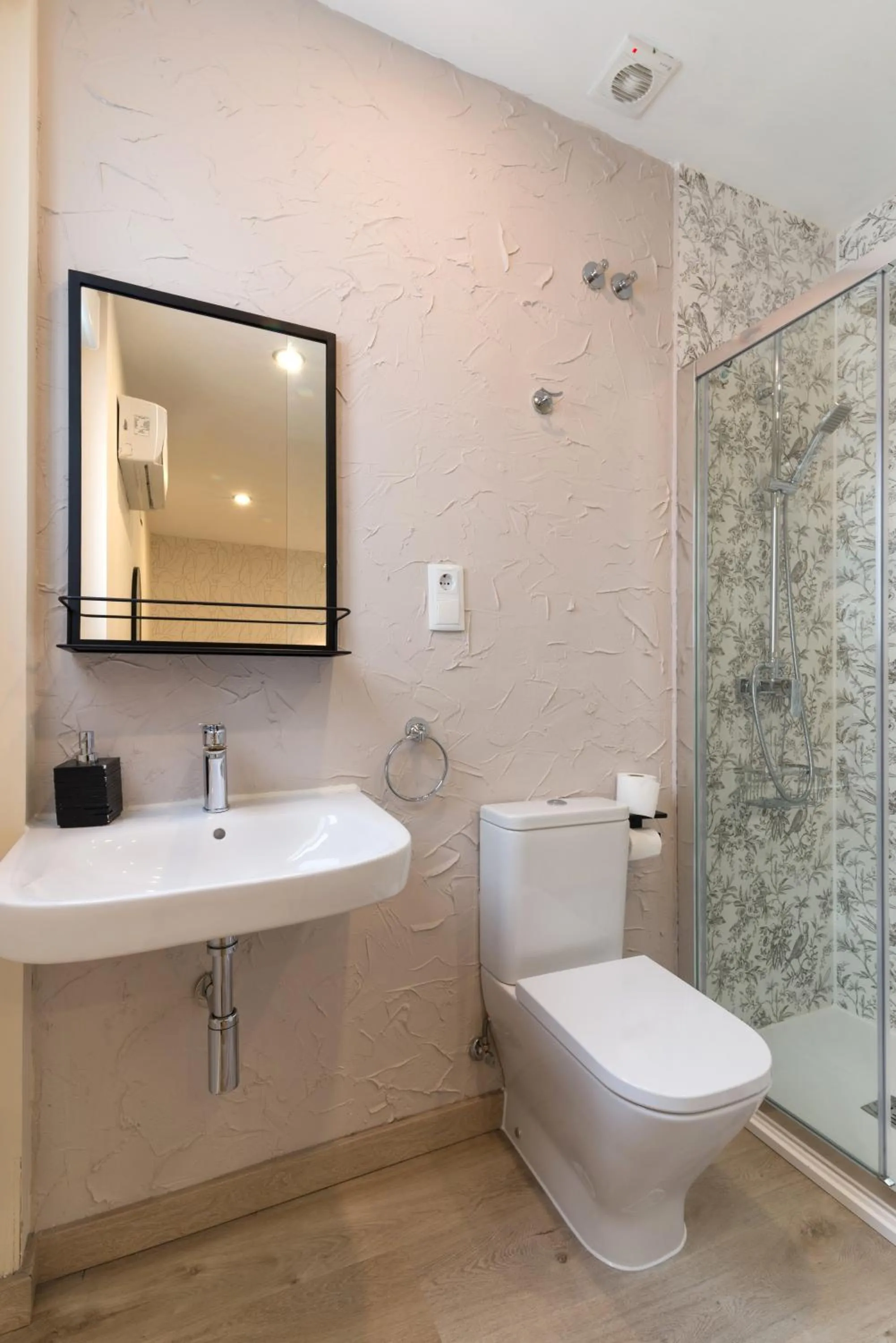 Bathroom in Hostal Art Madrid