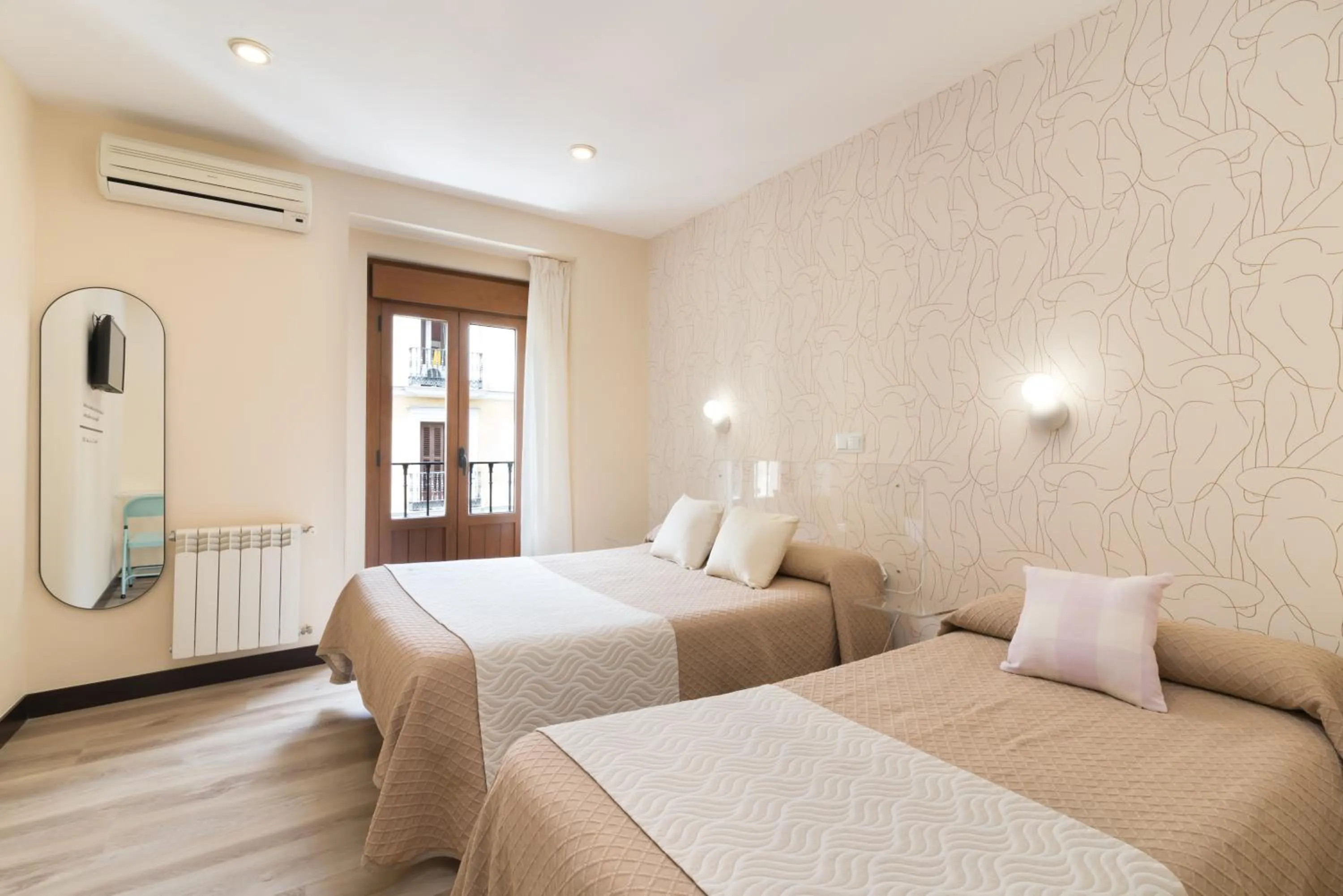 Photo of the whole room, Bed in Hostal Art Madrid