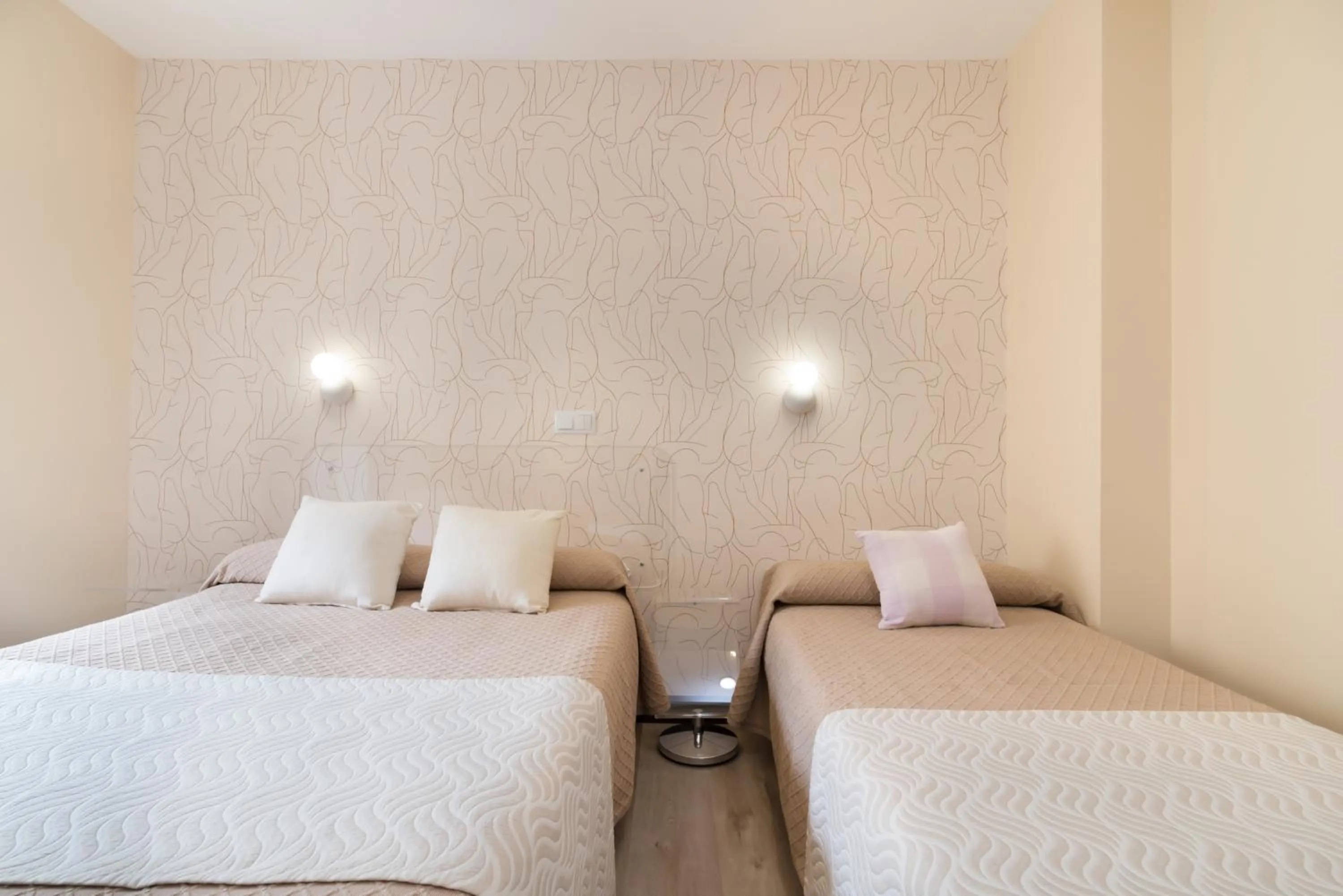 Photo of the whole room, Bed in Hostal Art Madrid