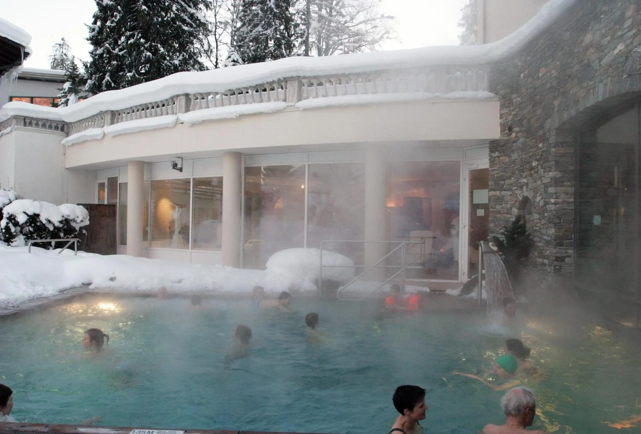 Swimming pool in Hotel Cresta