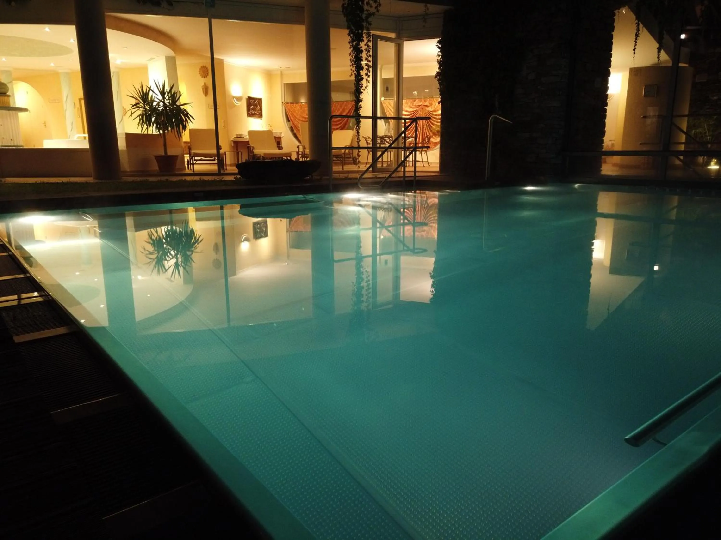 Swimming pool in Hotel Cresta