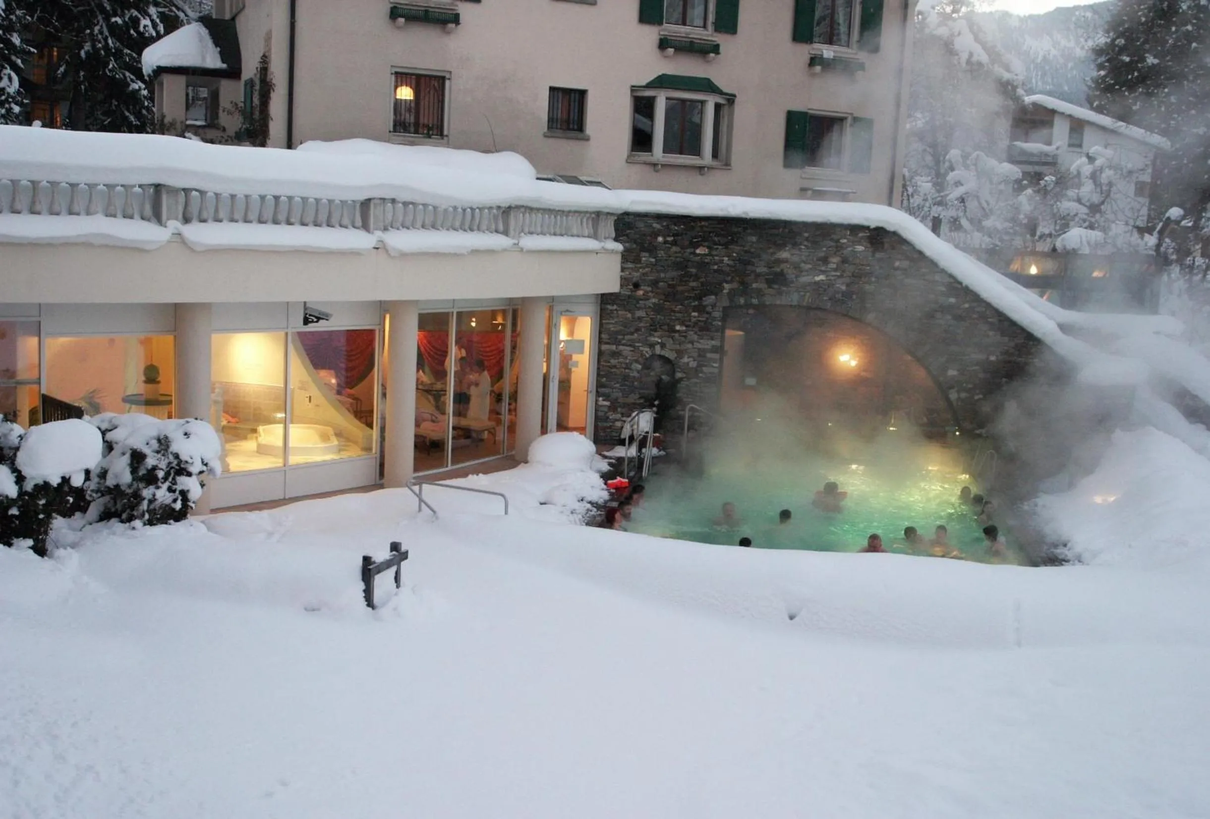 Swimming pool in Hotel Cresta