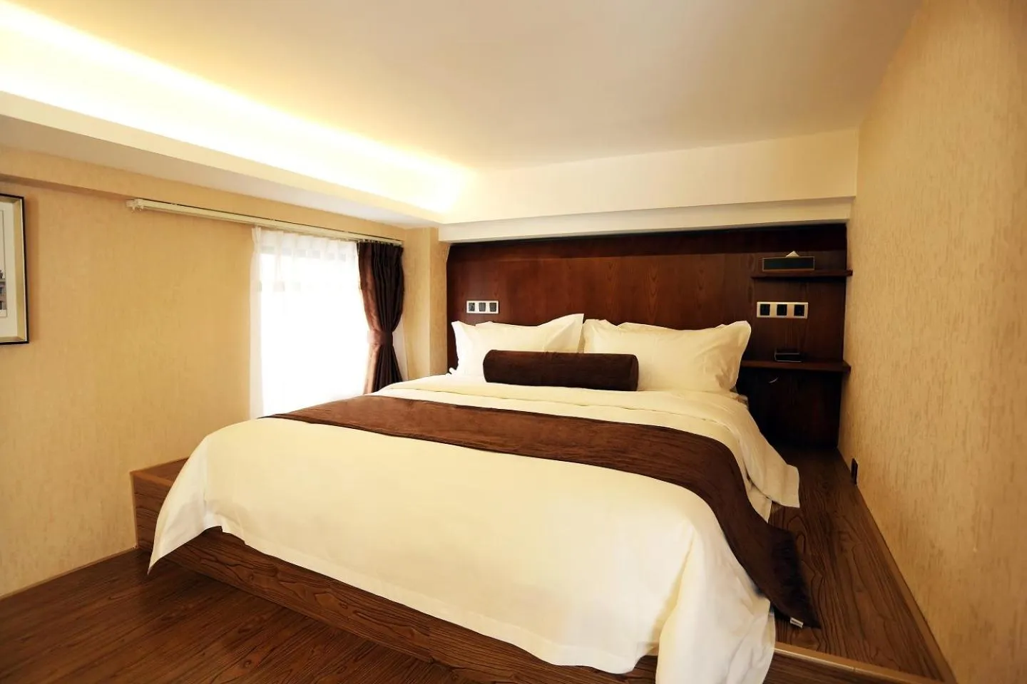 Bed in James Joyce Beijing Songjiazhuang Metro Station