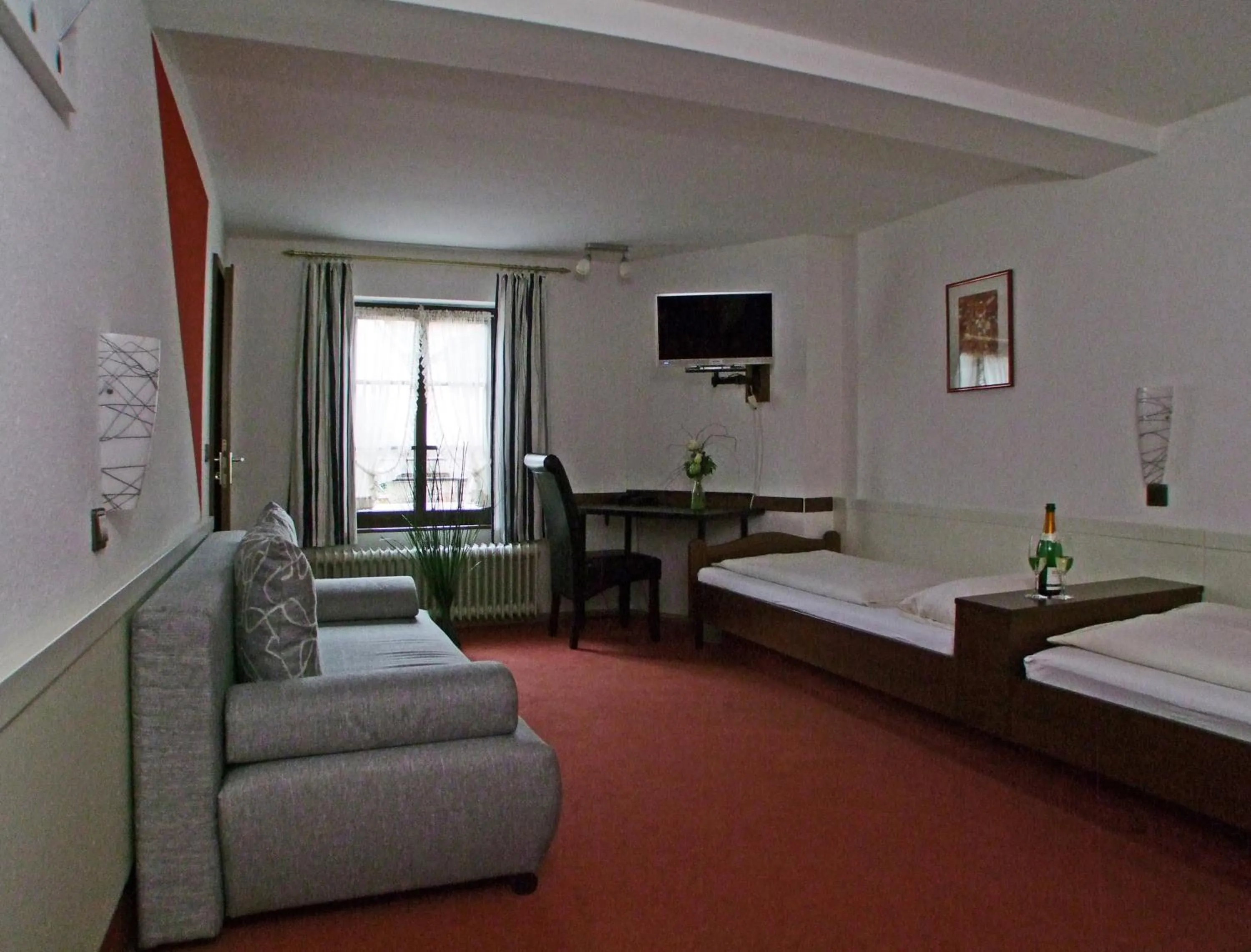Photo of the whole room, Bed in Hotel Beller