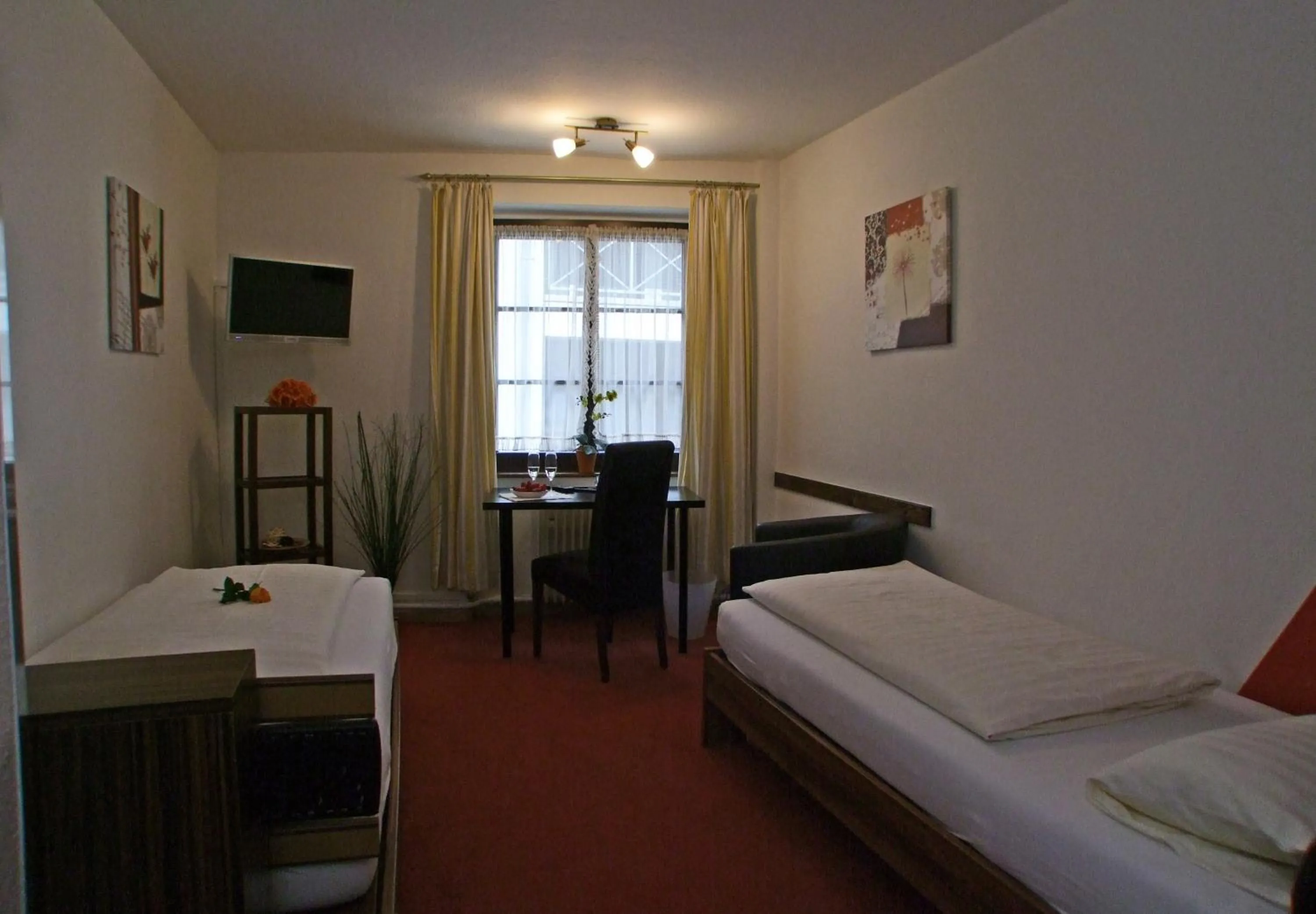 Photo of the whole room, Bed in Hotel Beller
