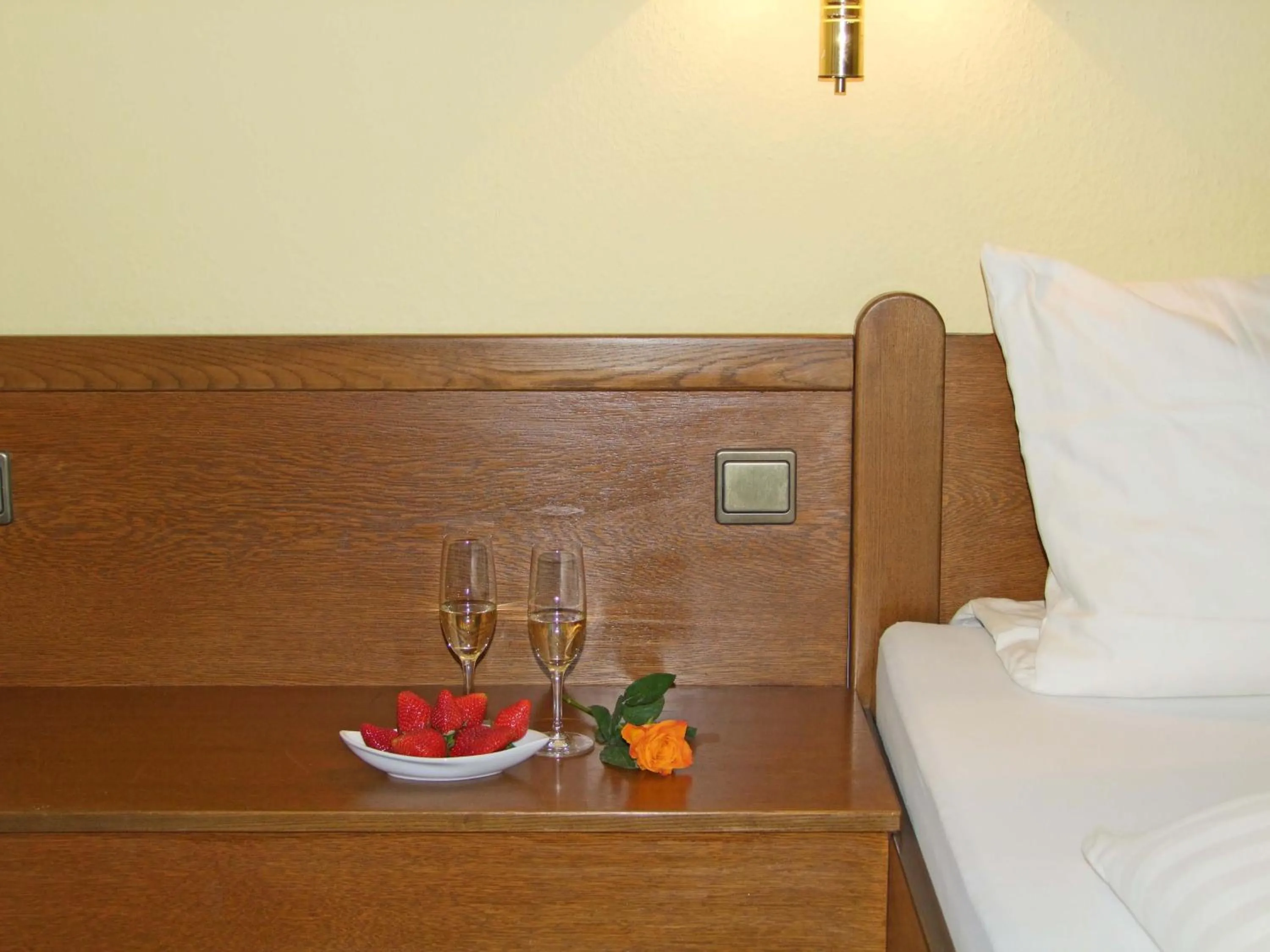 Alcoholic drinks, Bed in Hotel Beller
