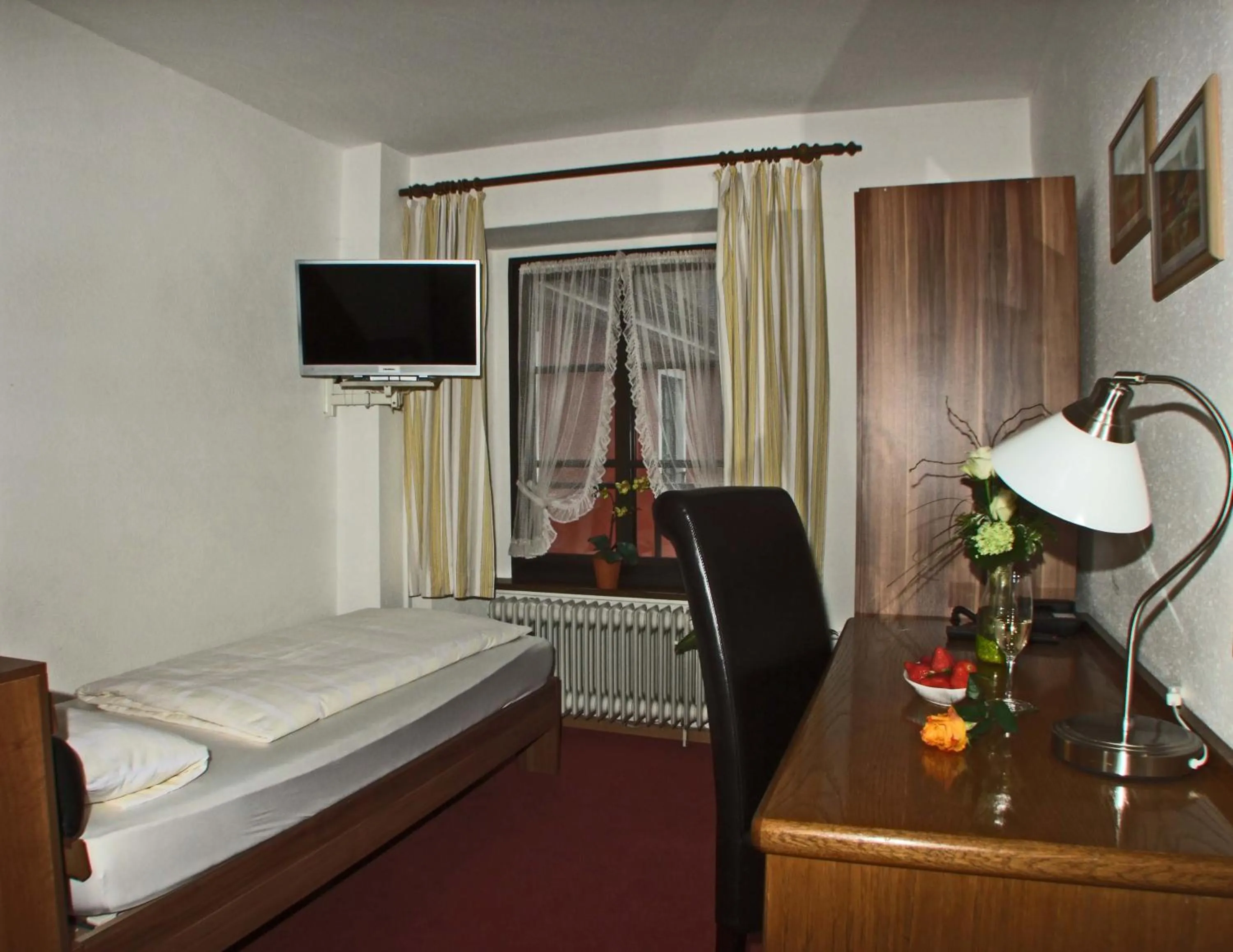 Photo of the whole room, Bed in Hotel Beller