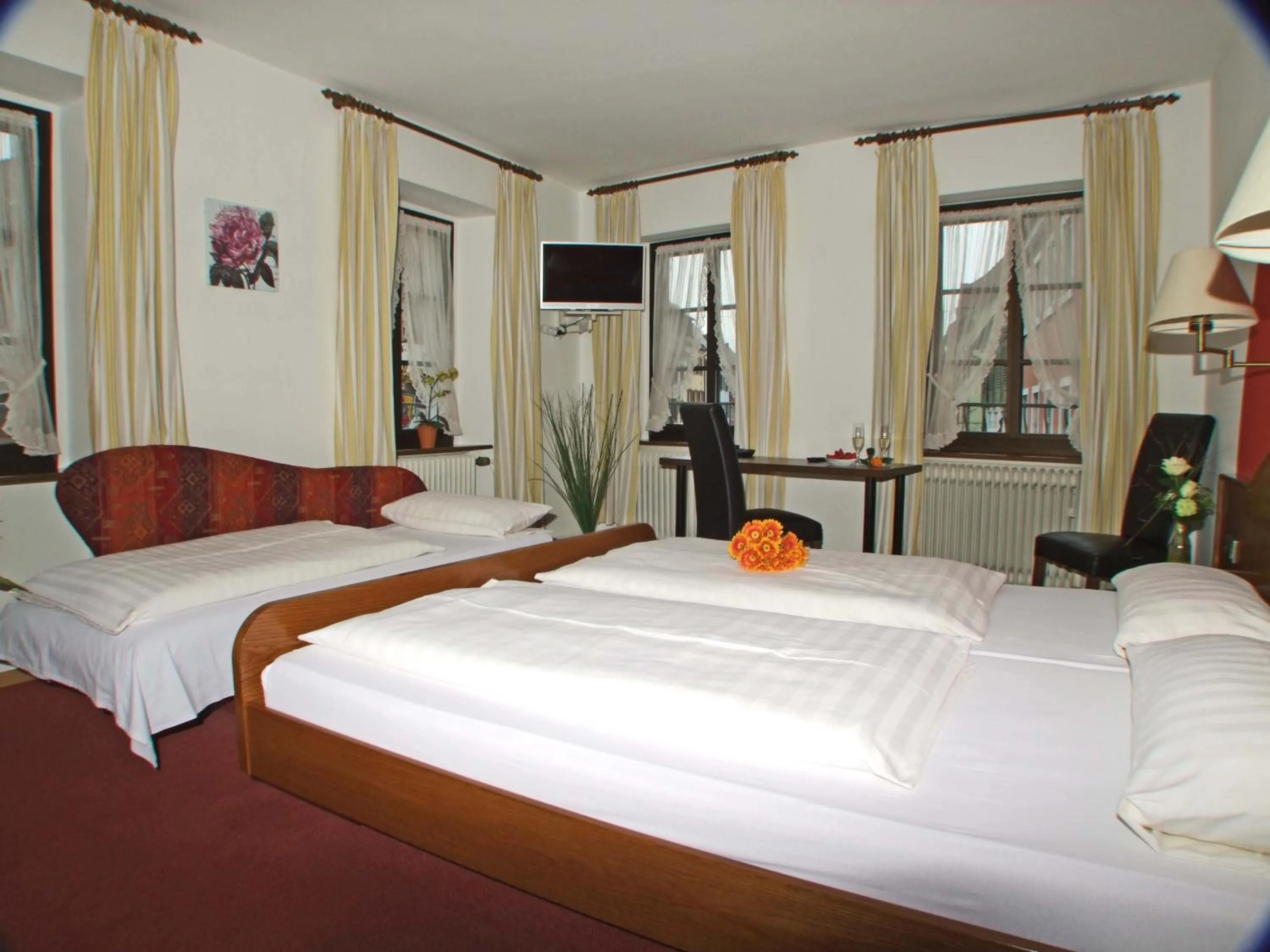Photo of the whole room, Bed in Hotel Beller