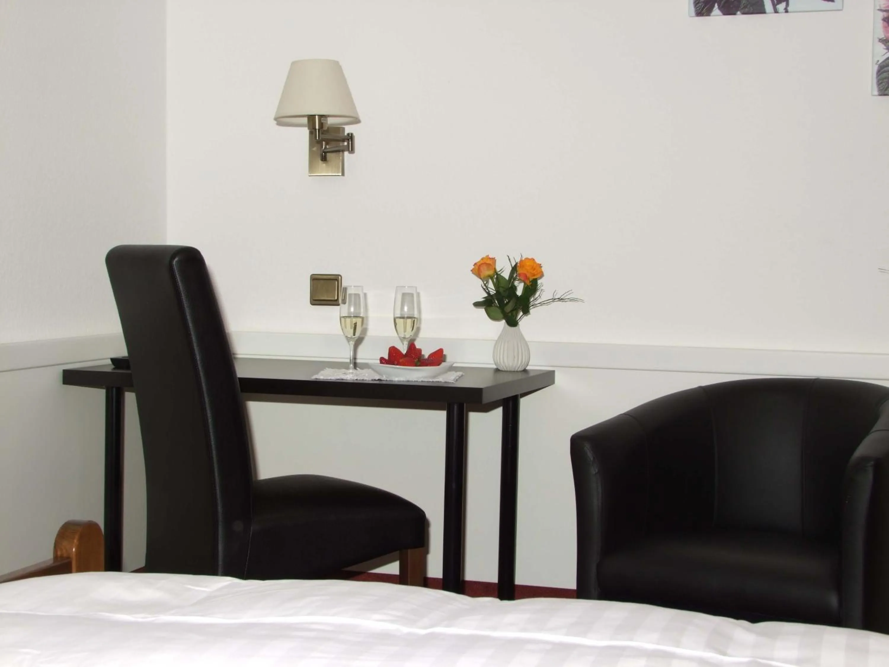 Seating area, Bed in Hotel Beller