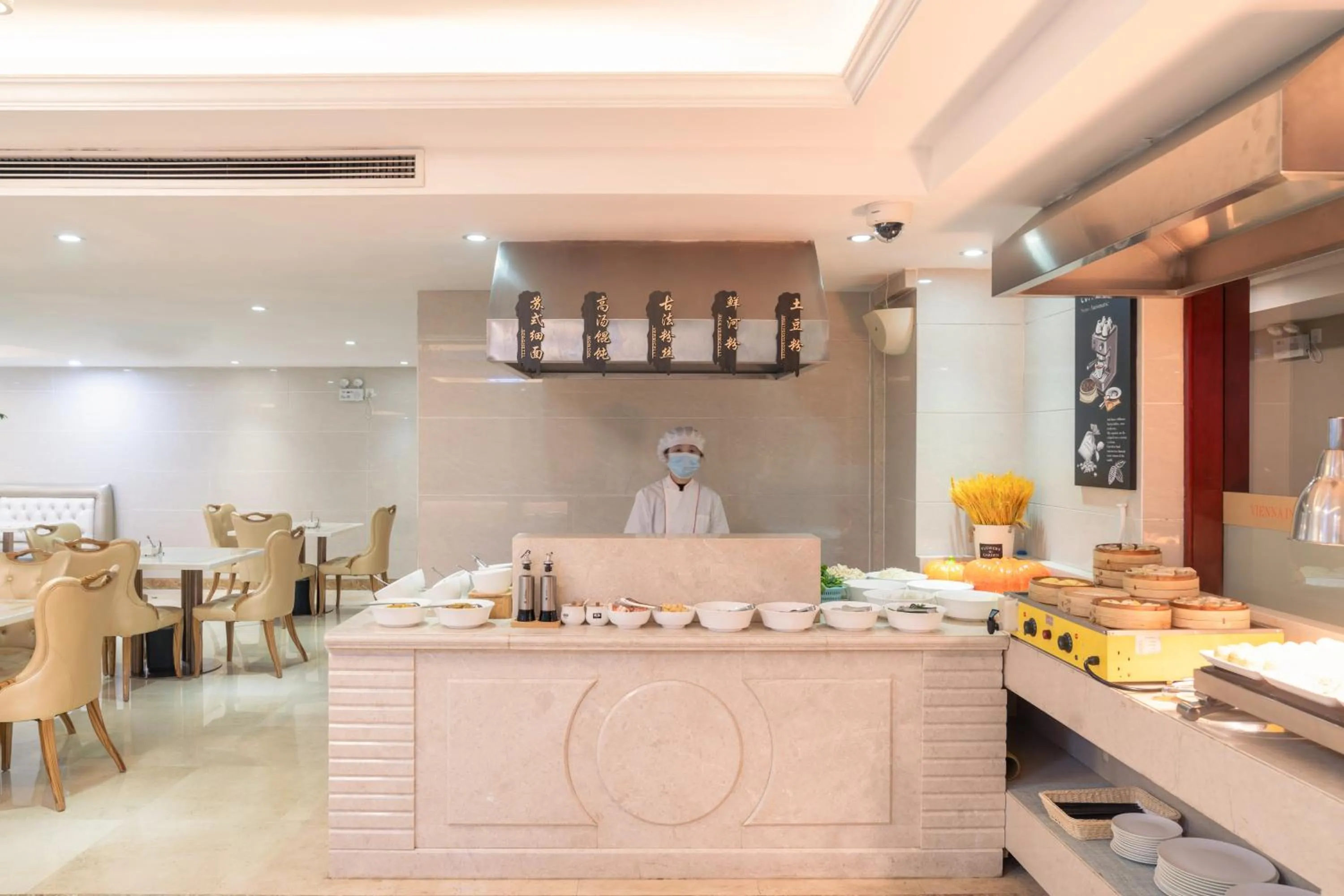 Breakfast in 维也纳国际酒店上海浦东机场东方枢纽店-提供浦东机场迪士尼免费穿梭巴士