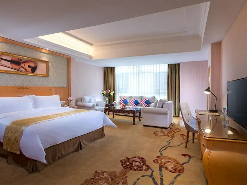 Bed in Vienna Hotel Guangdong Heyuan Lianping