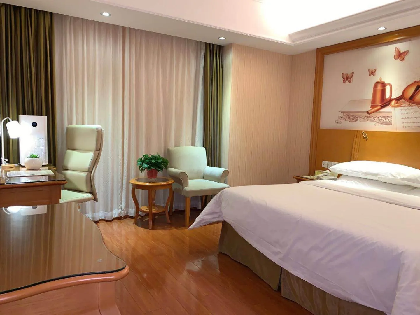 Bed in Vienna Hotel Shanghai Meilan Lake Metro Station