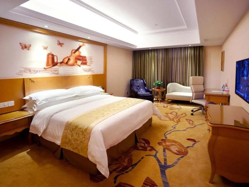 Bed in Vienna Hotel Shanghai Meilan Lake Metro Station