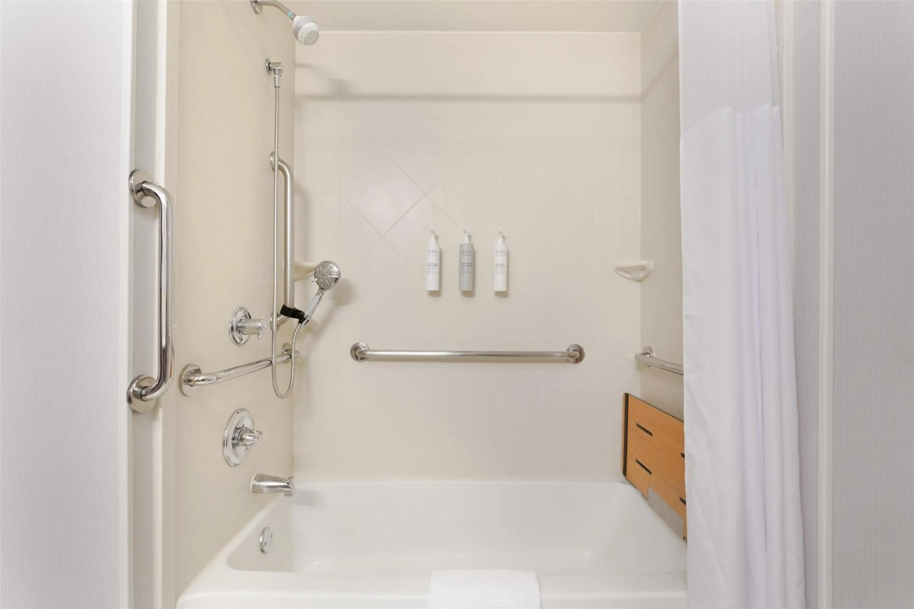 Bathroom in Hampton Inn & Suites Tulsa/Tulsa Hills