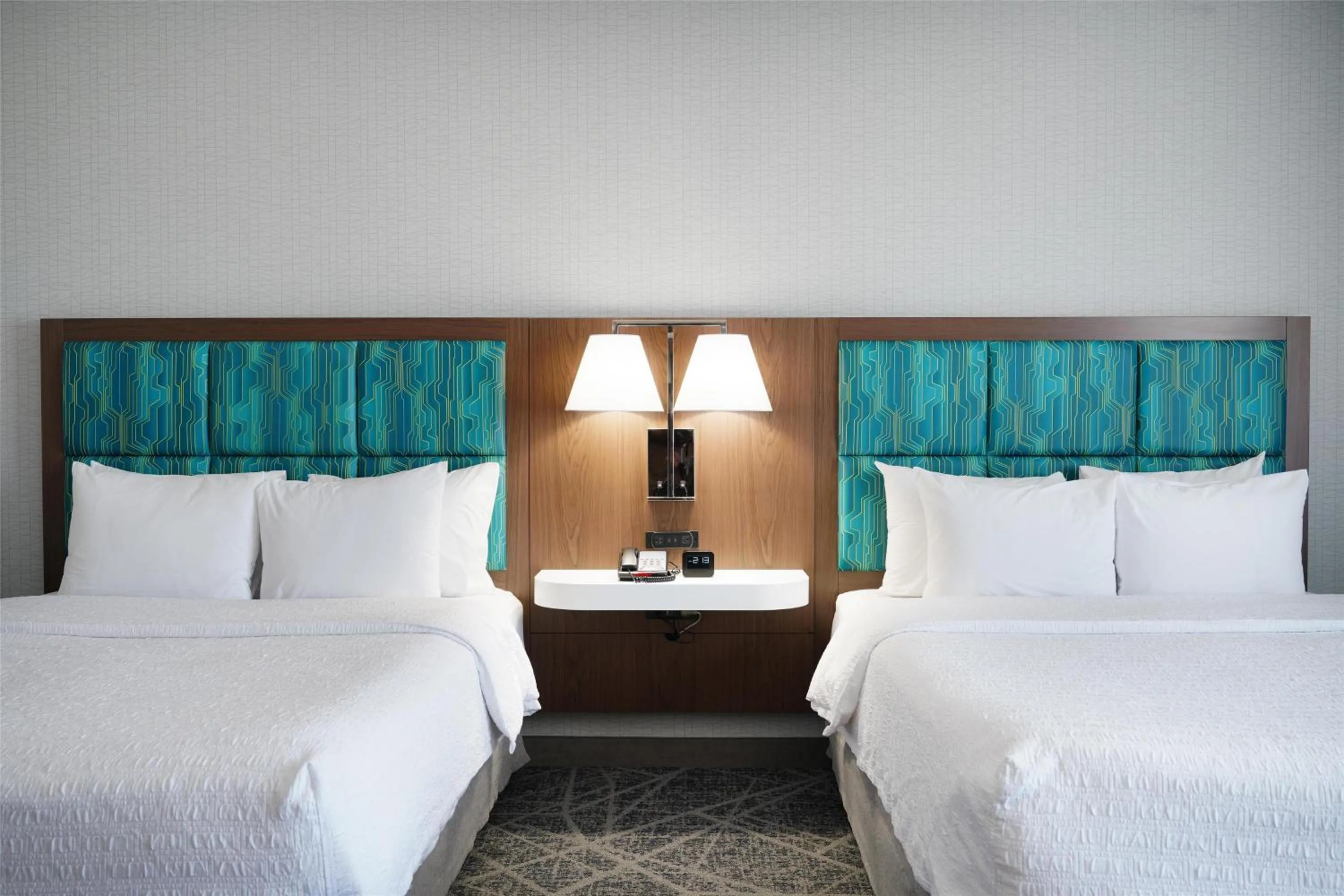 Bed in Hampton Inn & Suites Tulsa/Tulsa Hills