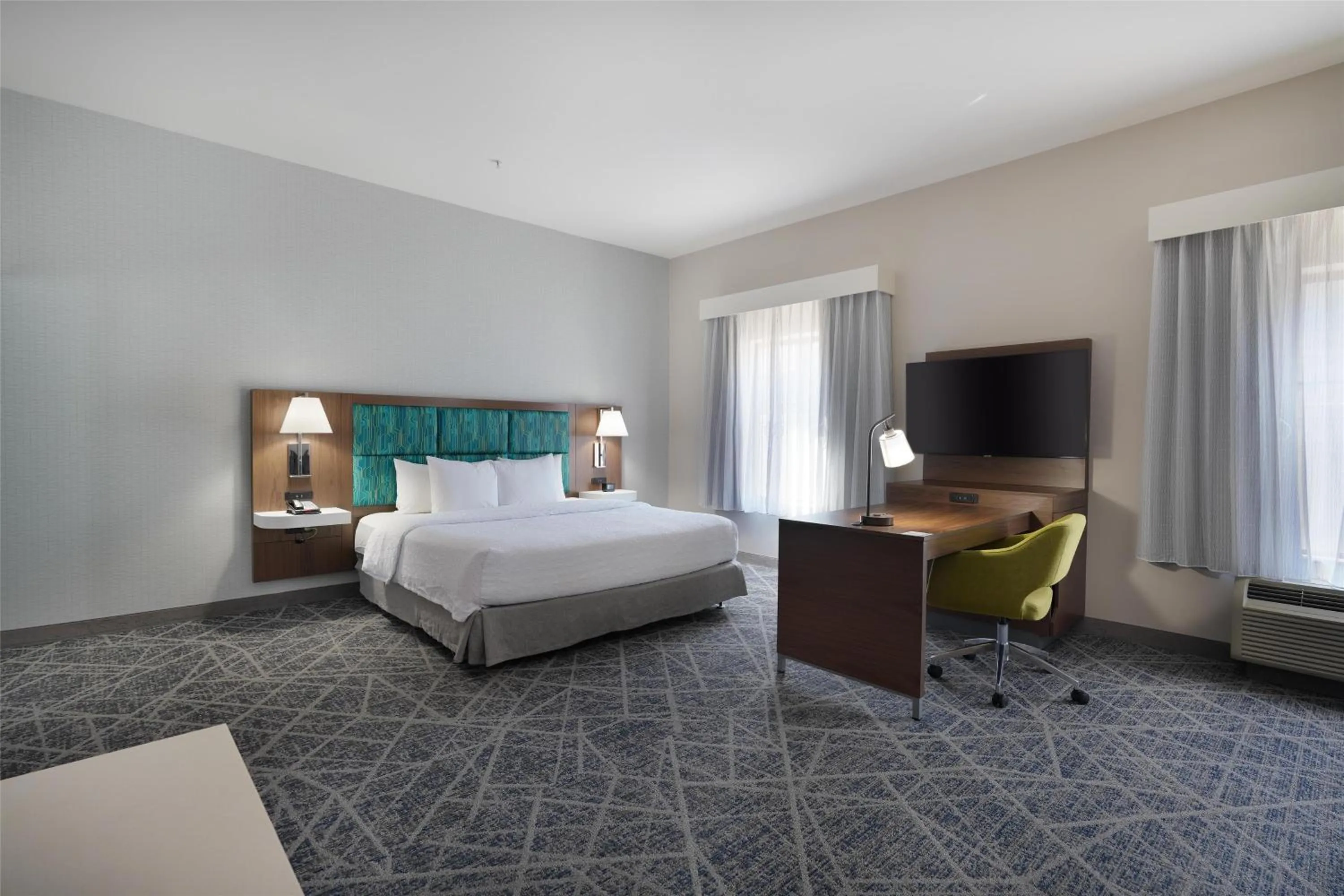 Bedroom, Bed in Hampton Inn & Suites Tulsa/Tulsa Hills