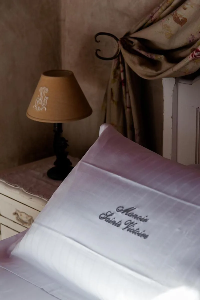 Bed in Manoir Sainte Victoire